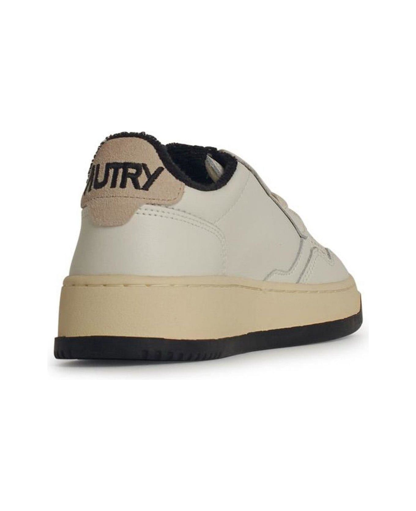 Autry Medalist Lace-up Sneakers - White