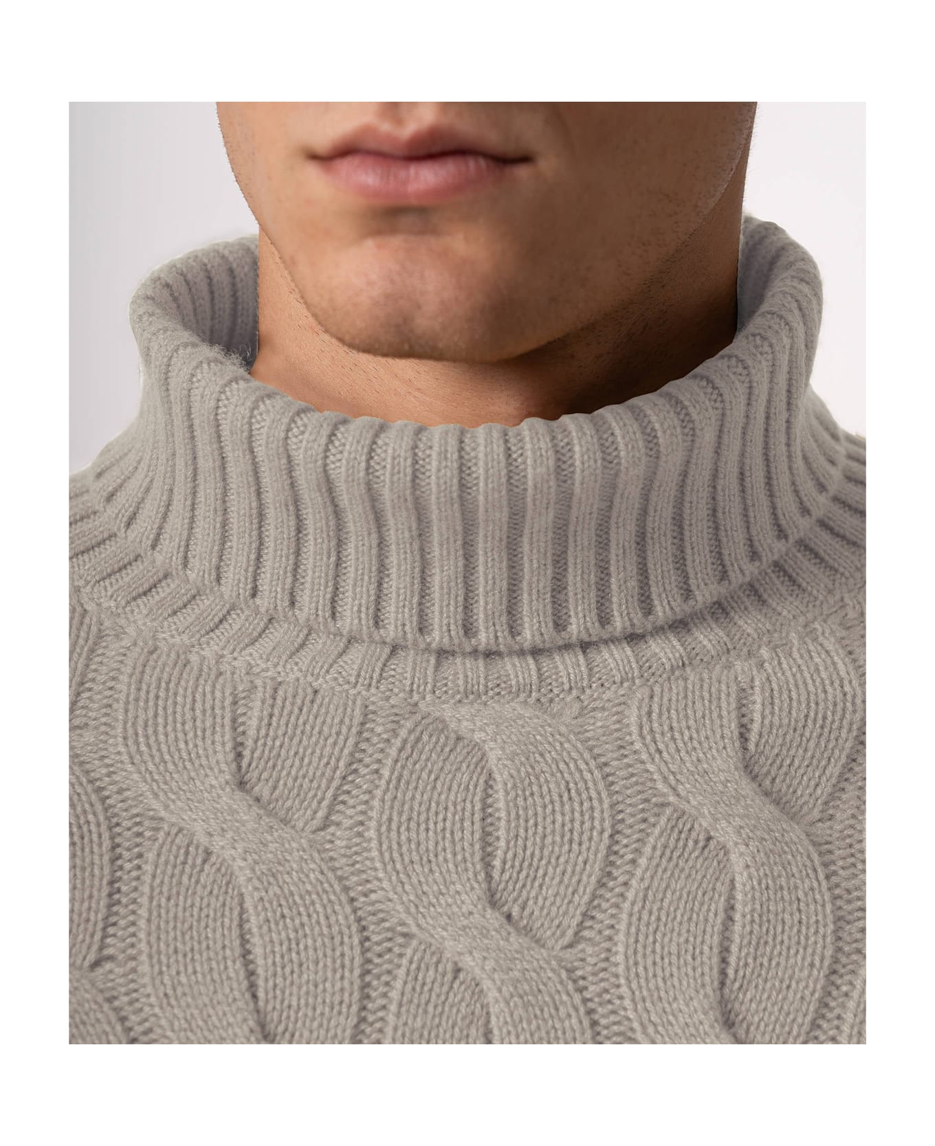 Larusmiani Turtleneck Sweater Col Du Pillon Sweater - Beige