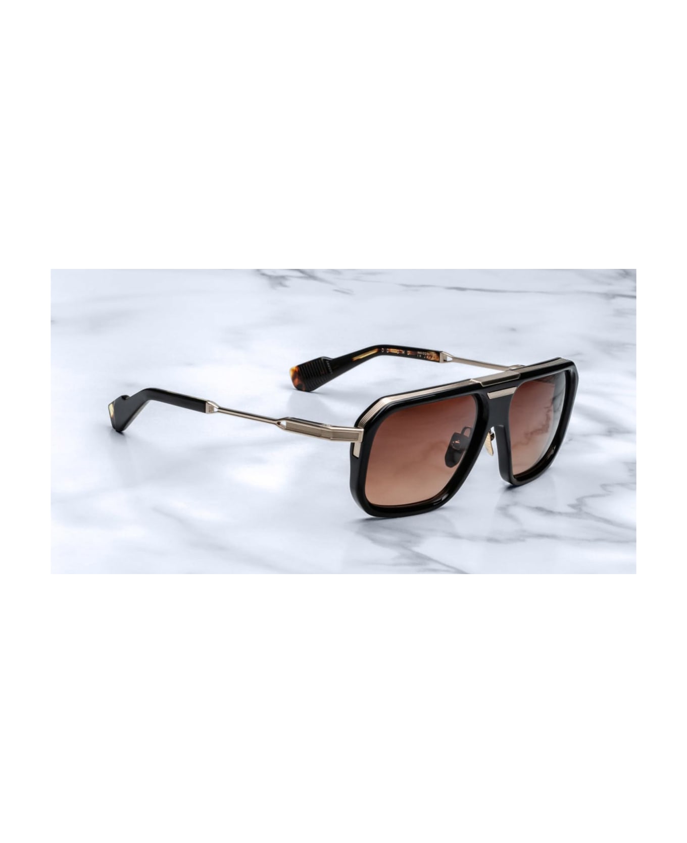 Brown C7 sunglasses from Kuboraum Donohu - Noir Sunglasses - Black/gold