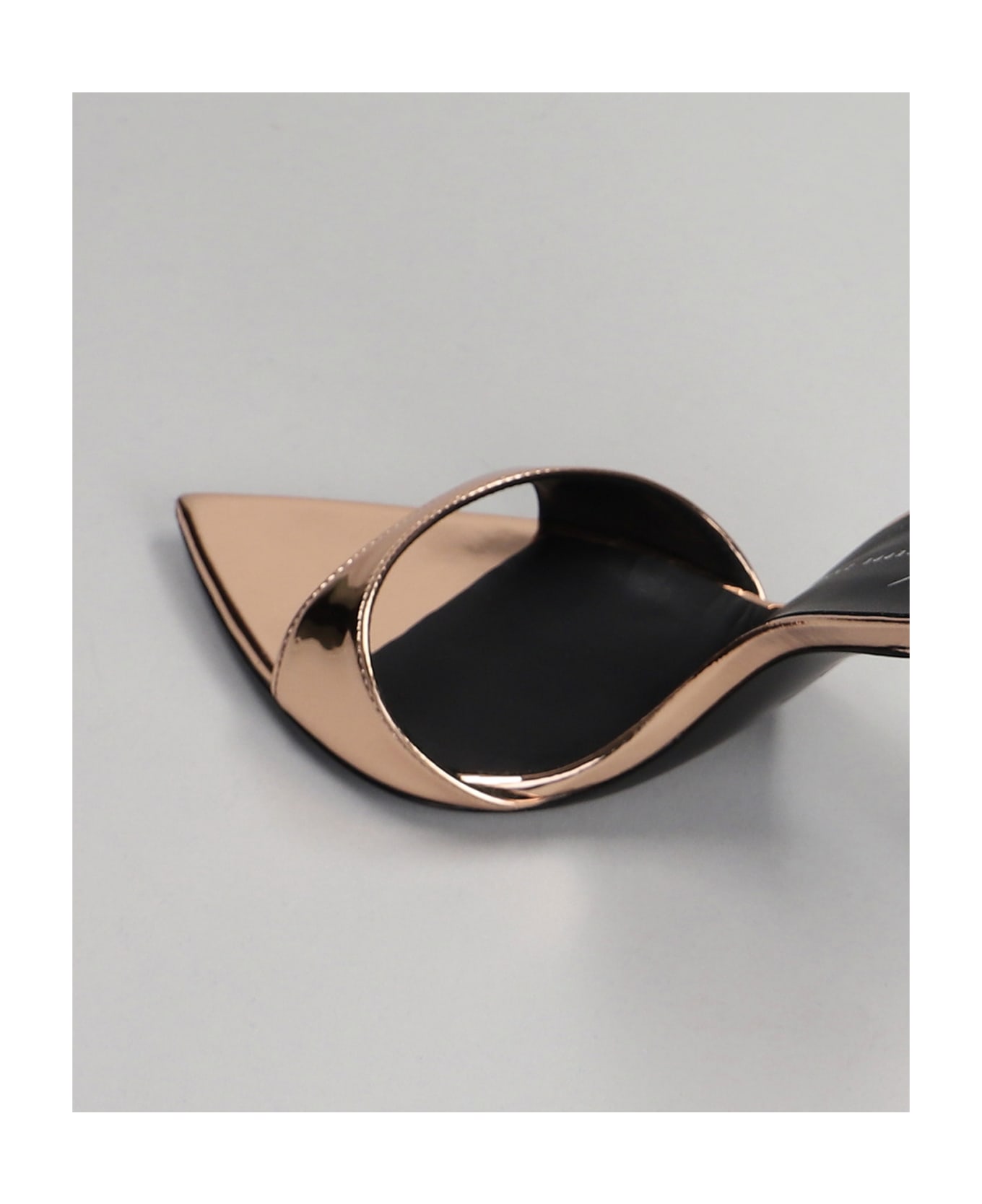 Giuseppe Zanotti Intriigo Strap Sandals In Copper Leather - copper