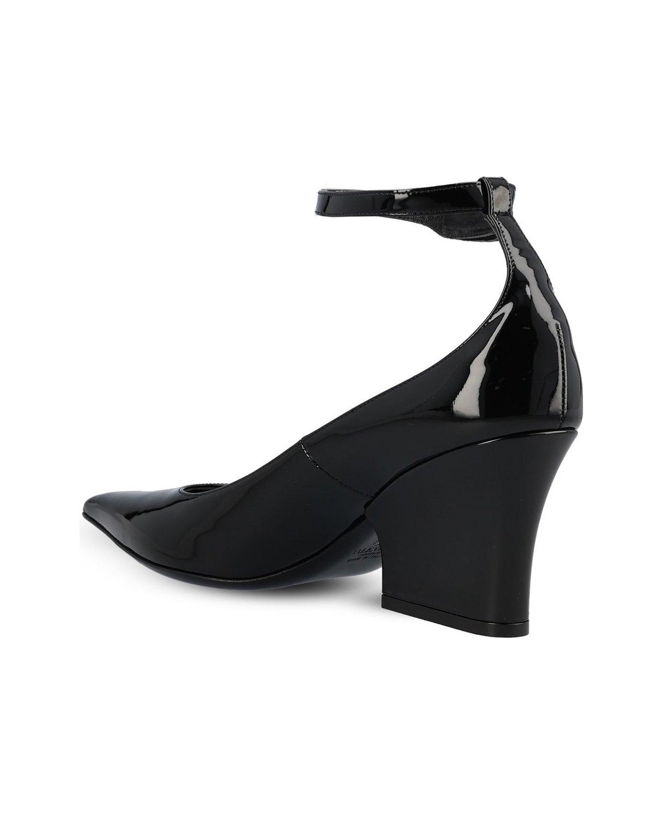 Valentino Garavani Logo Plaque Pointed Toe Pumps - Black