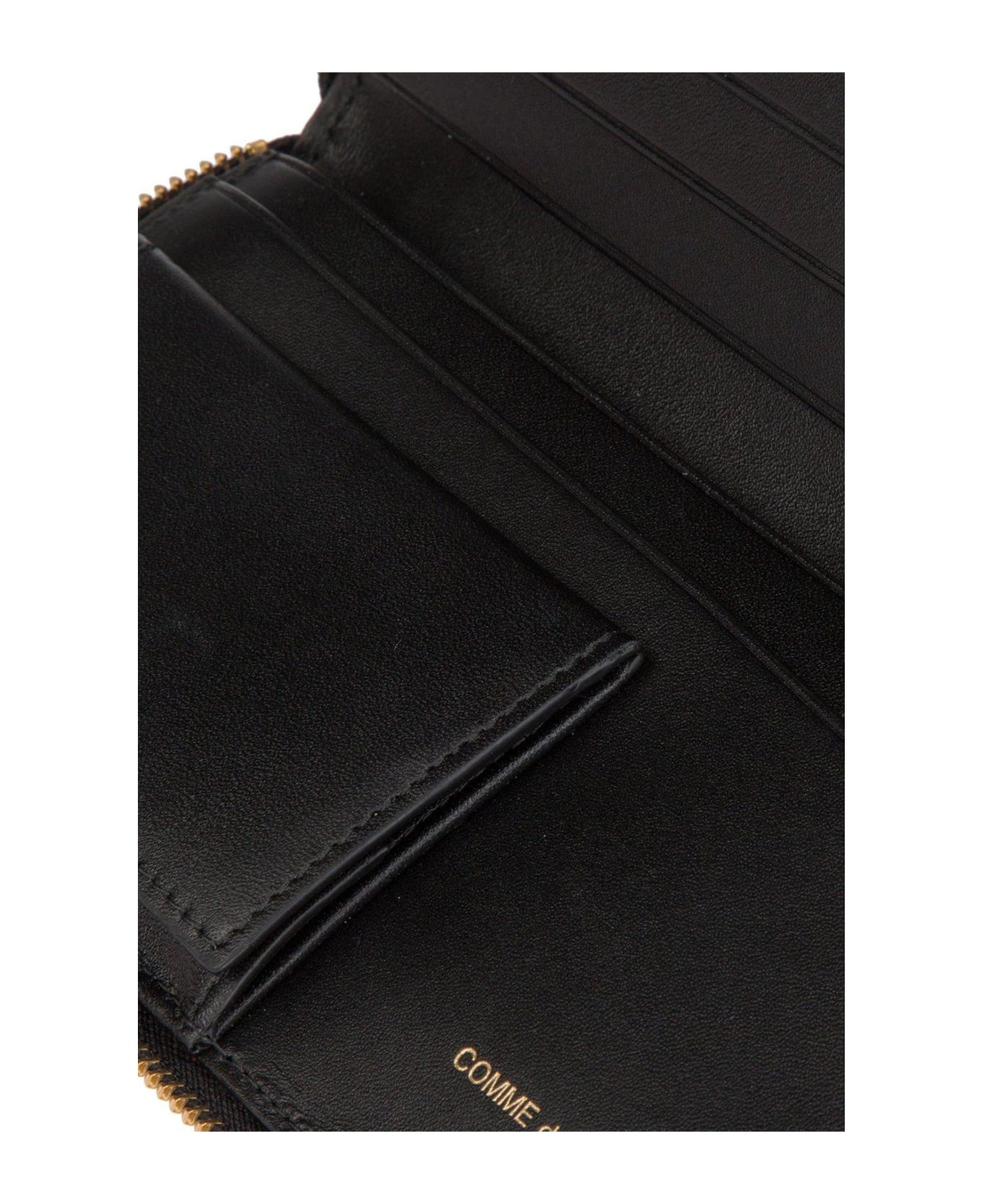 Comme des Garçons Wallet Logo Printed Zipped Wallet
