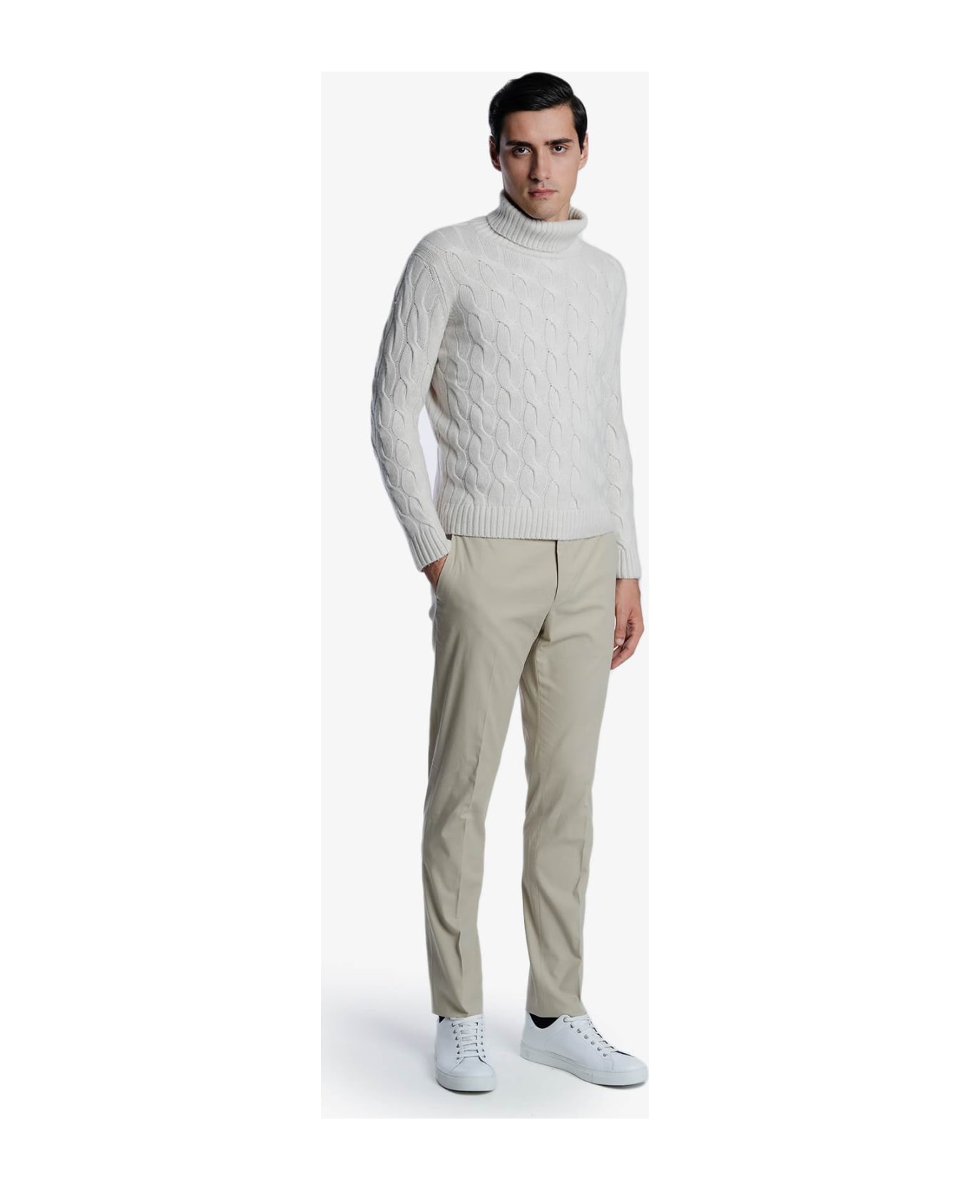 Larusmiani Turtleneck Sweater 'col Du Pillon' Sweater - Ivory ニットウェア