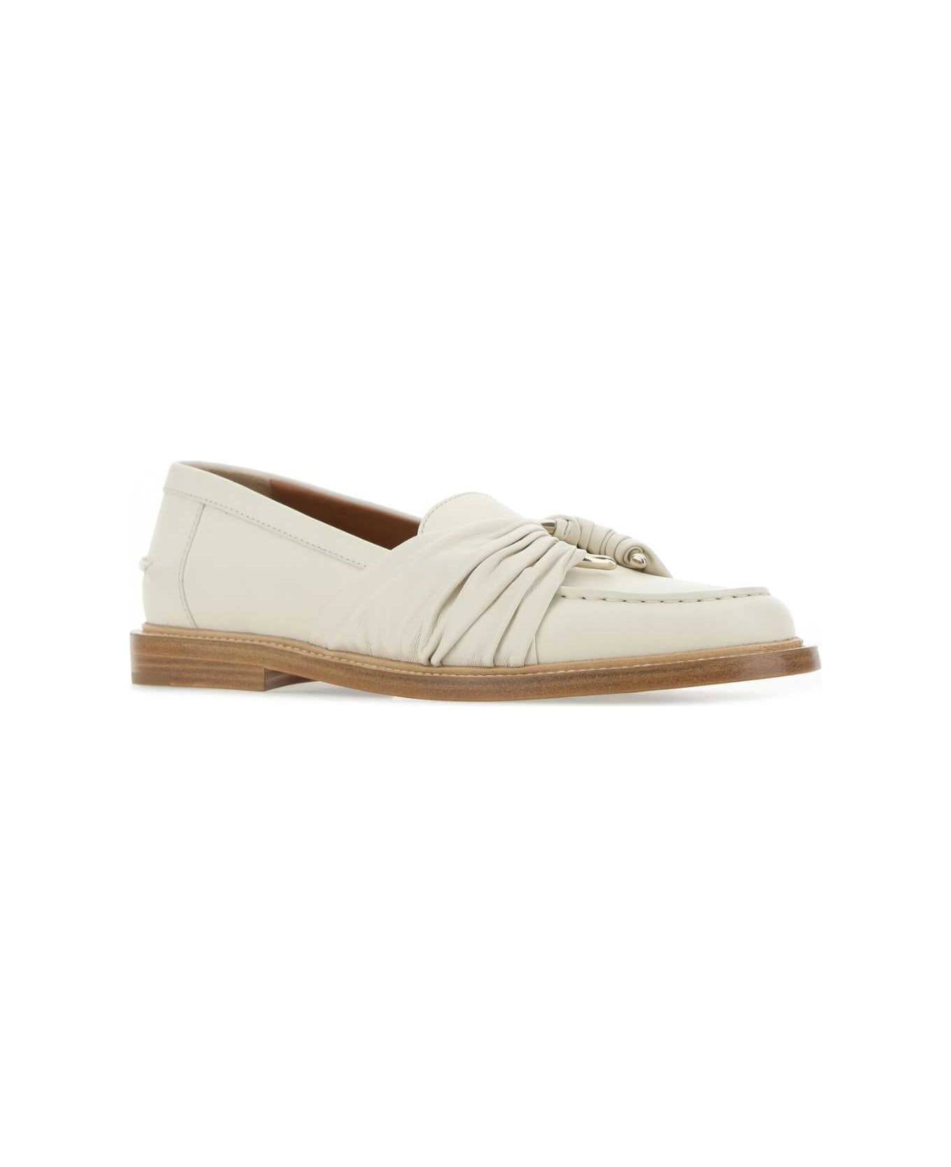 Chloé Ivory Leather Loafers - 122 フラットシューズ