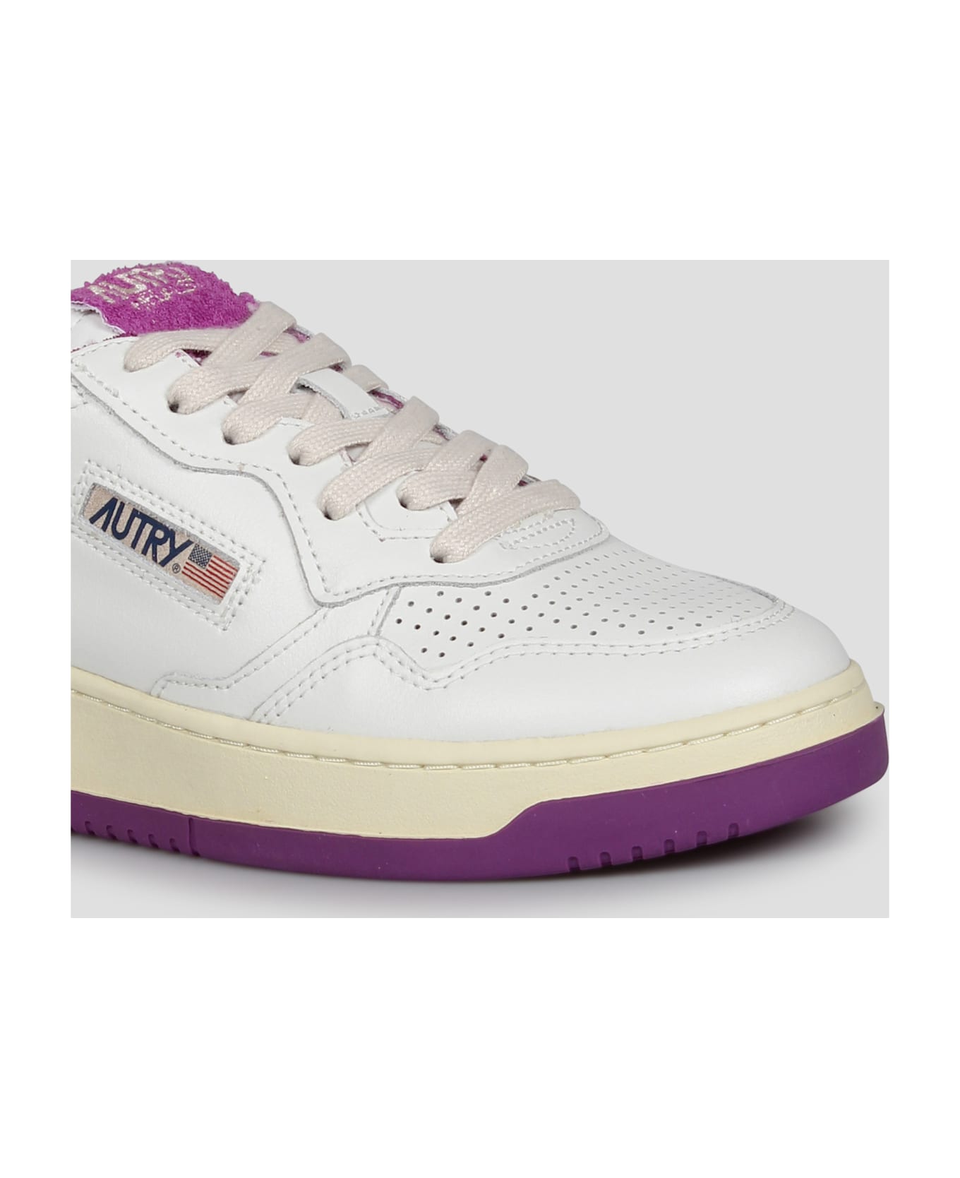 Autry Medalist Low Sneakers In Leather - White
