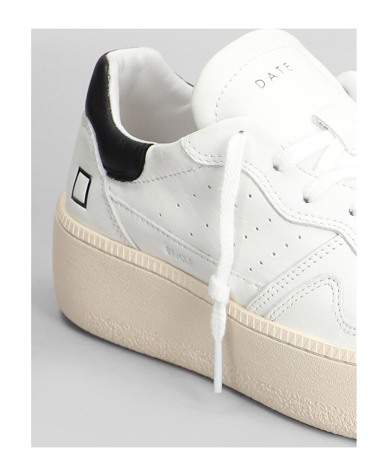 D.A.T.E. Step Sneakers In White Leather - white