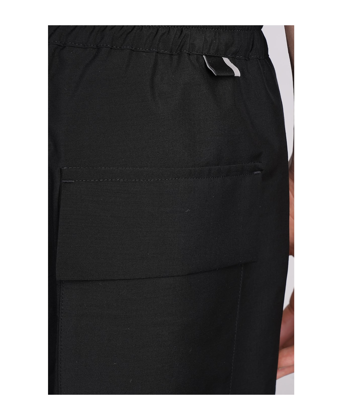 Low Brand Georgette Shorts In Black Wool - black