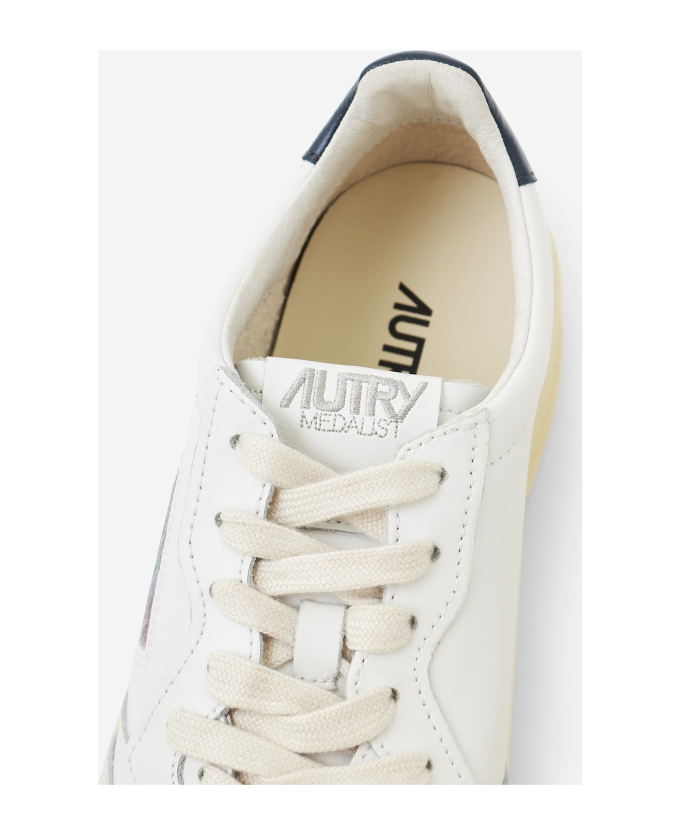 Autry 01 Low Sneakers - white