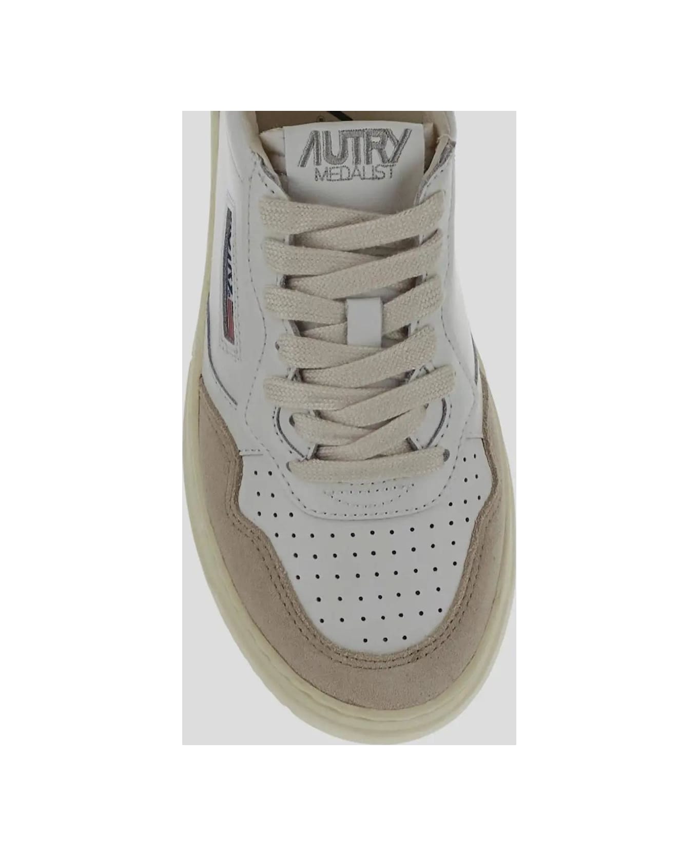 Autry Medalist Low Sneakers - GOLD
