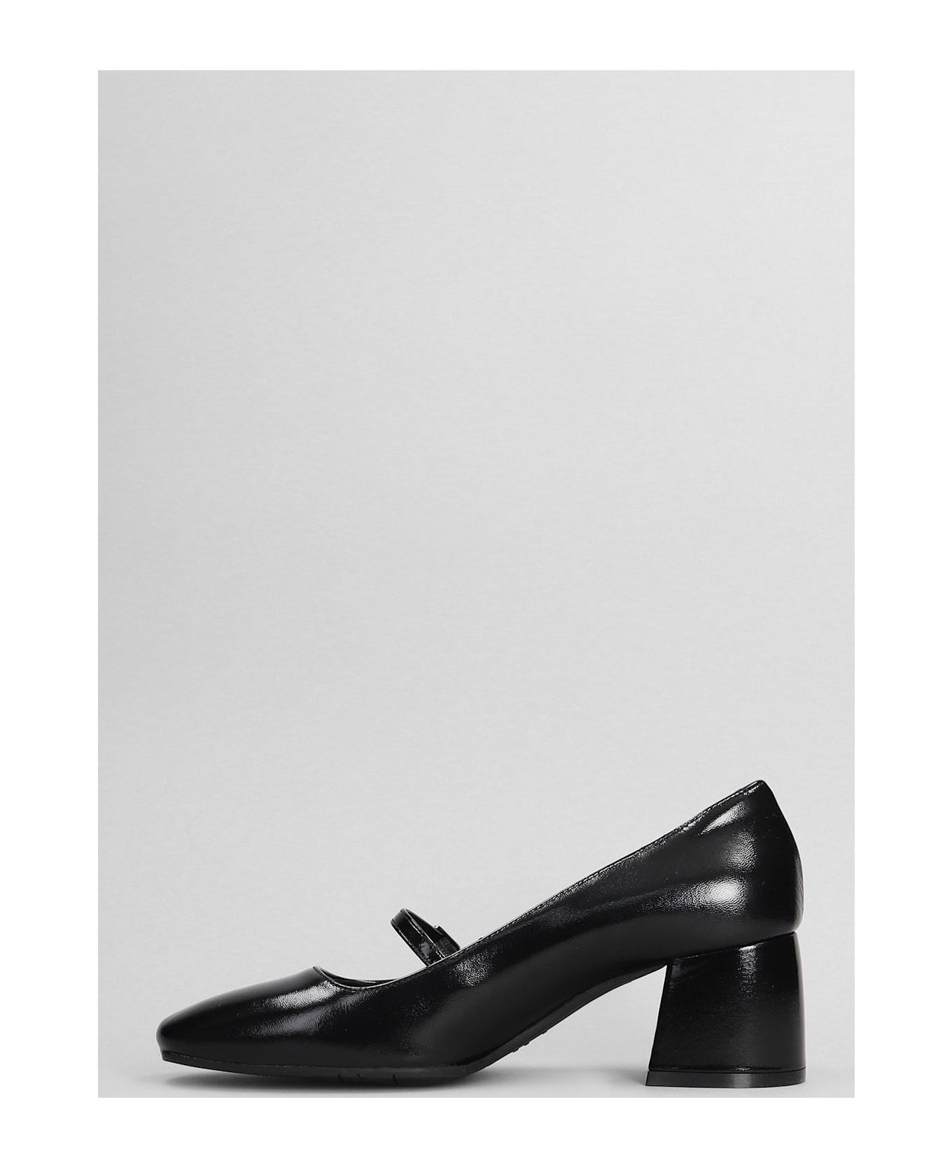 Julie Dee Pumps In Black Leather - black