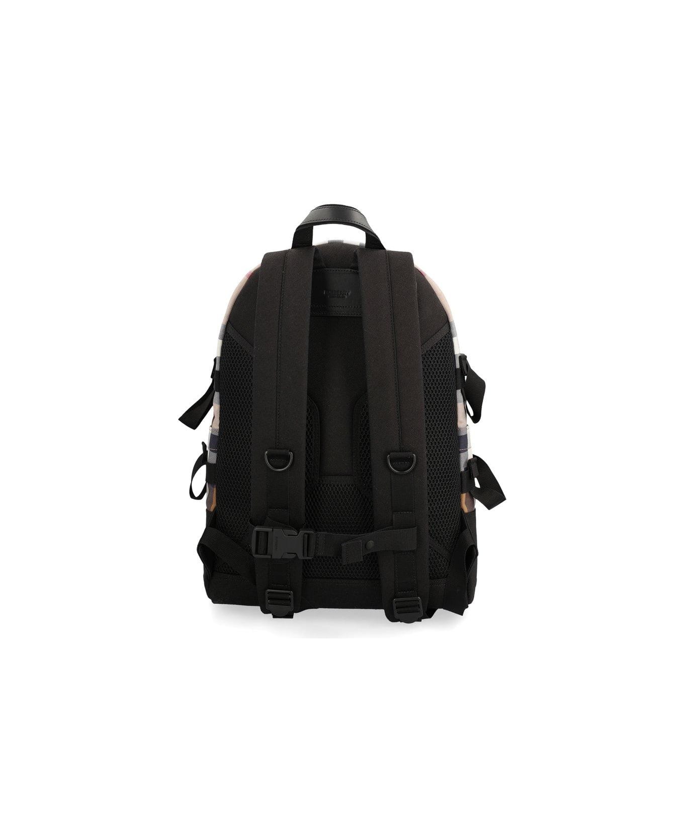Burberry Rockford Checked Zipped Backpack - Mountain Runner Evo 20L Backpack