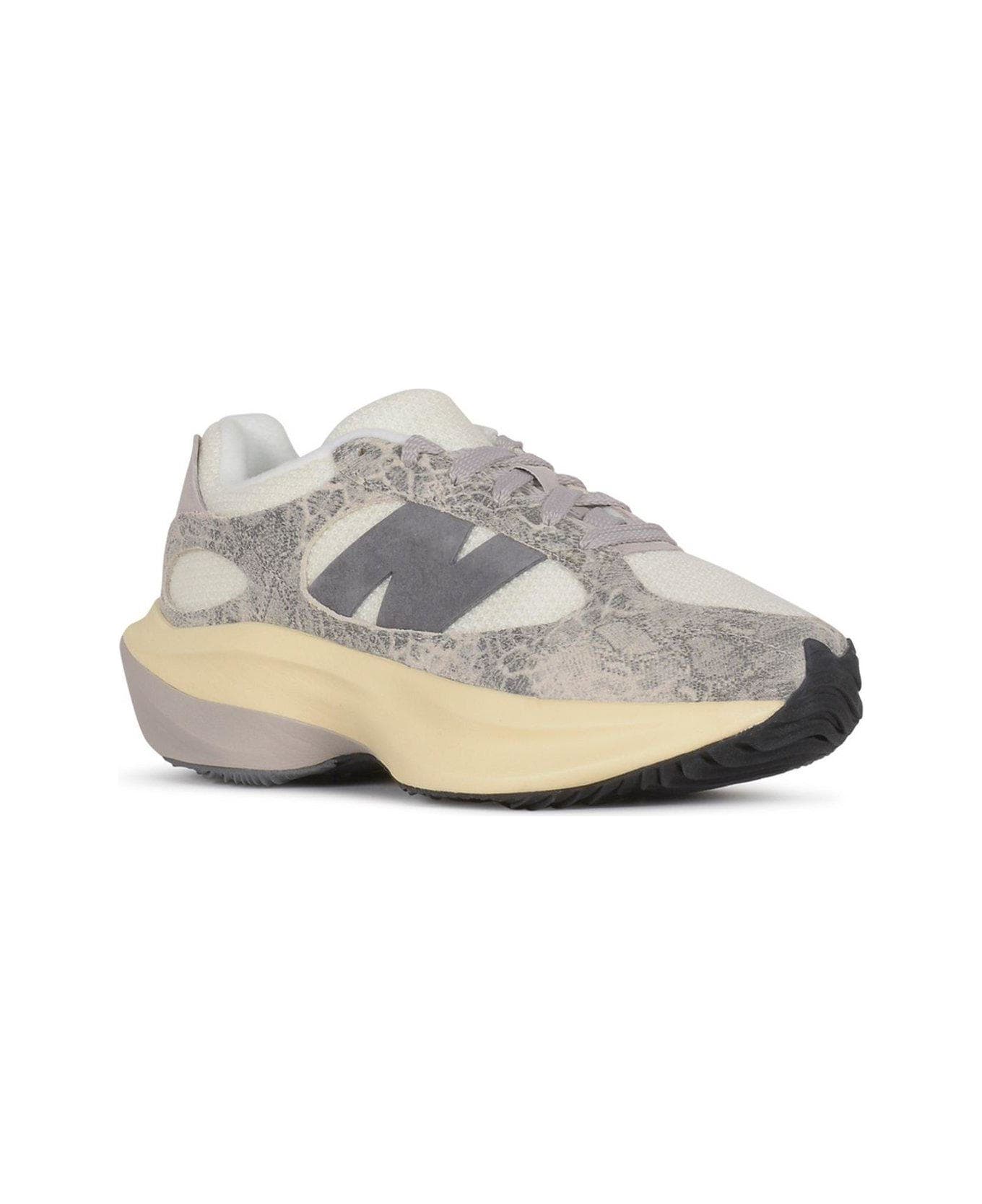 New Balance Logo Patch Sneakers - GREY