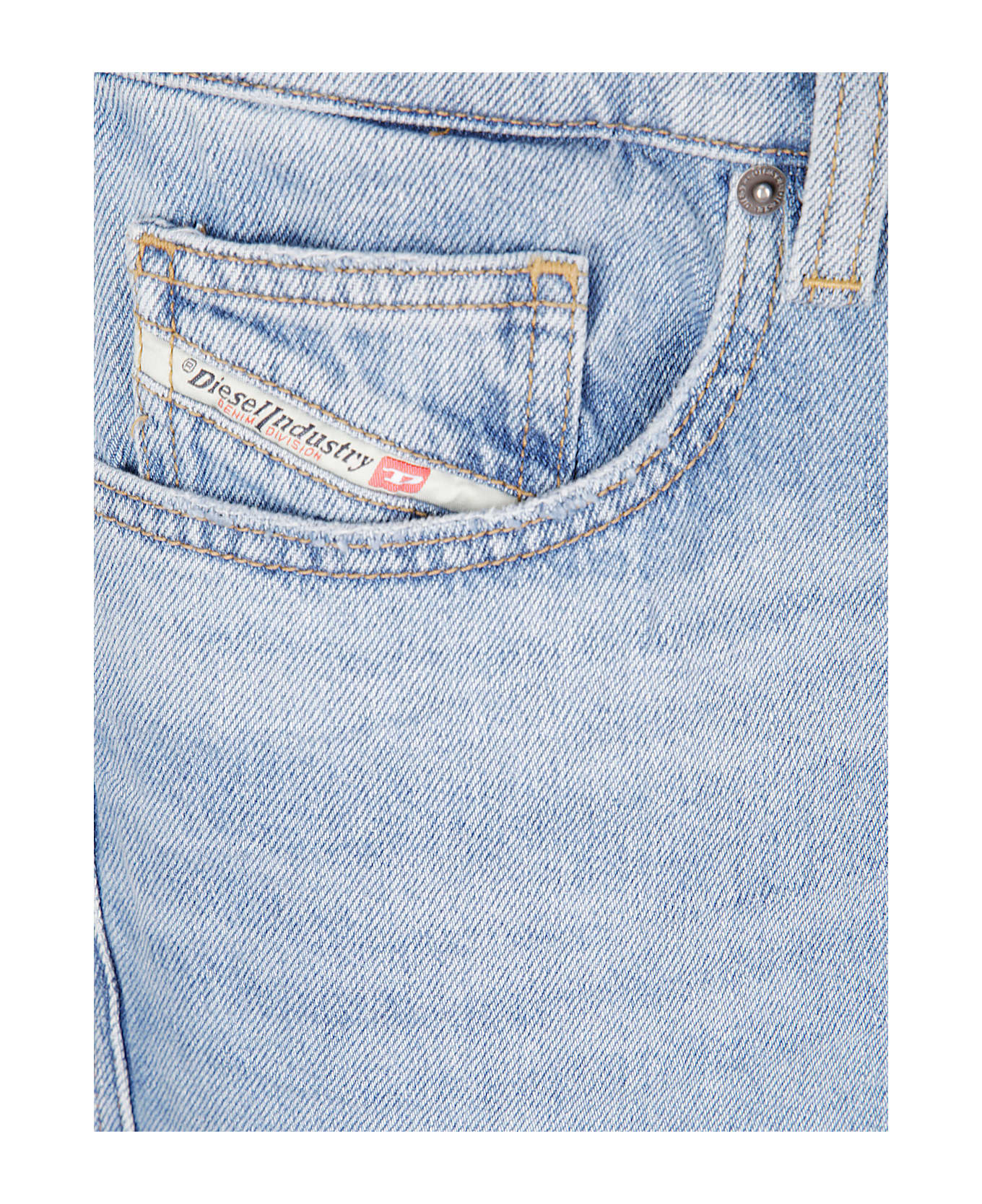 Diesel 2010 D-macs - 01