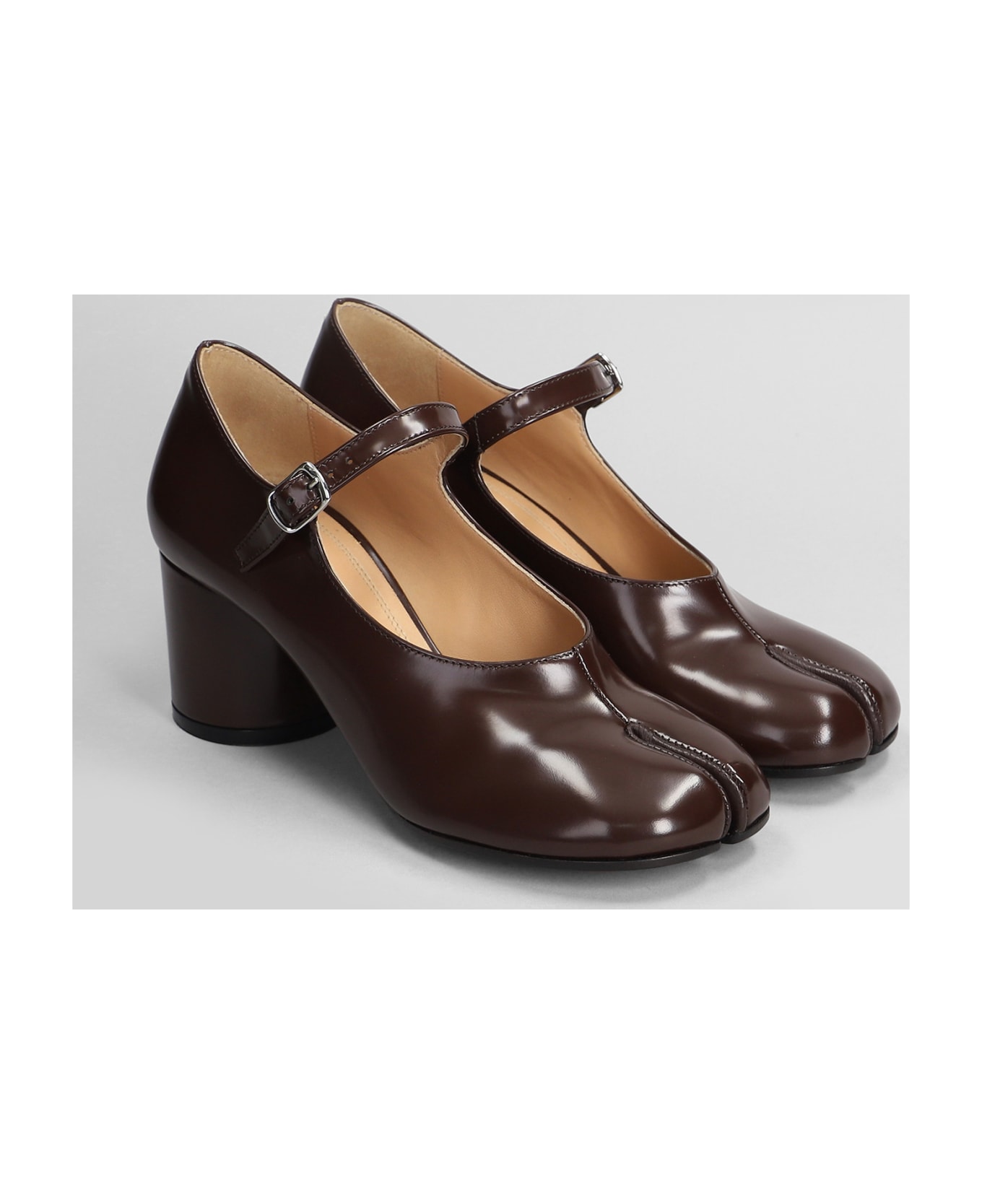 Maison Margiela Tabi Pumps In Brown Leather - brown