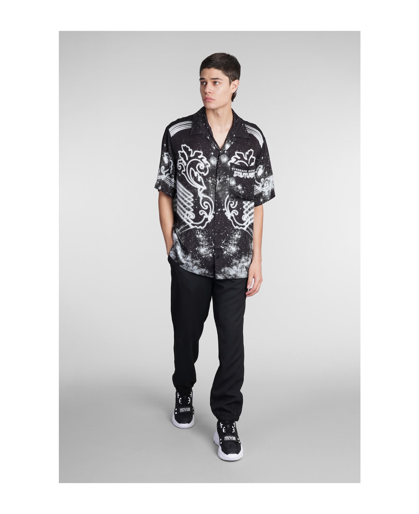 【関税込み】Versace Jeans Couture ブラック ルーシュ レギンス Versace Jeans Couture Pants In Black Viscose | italist