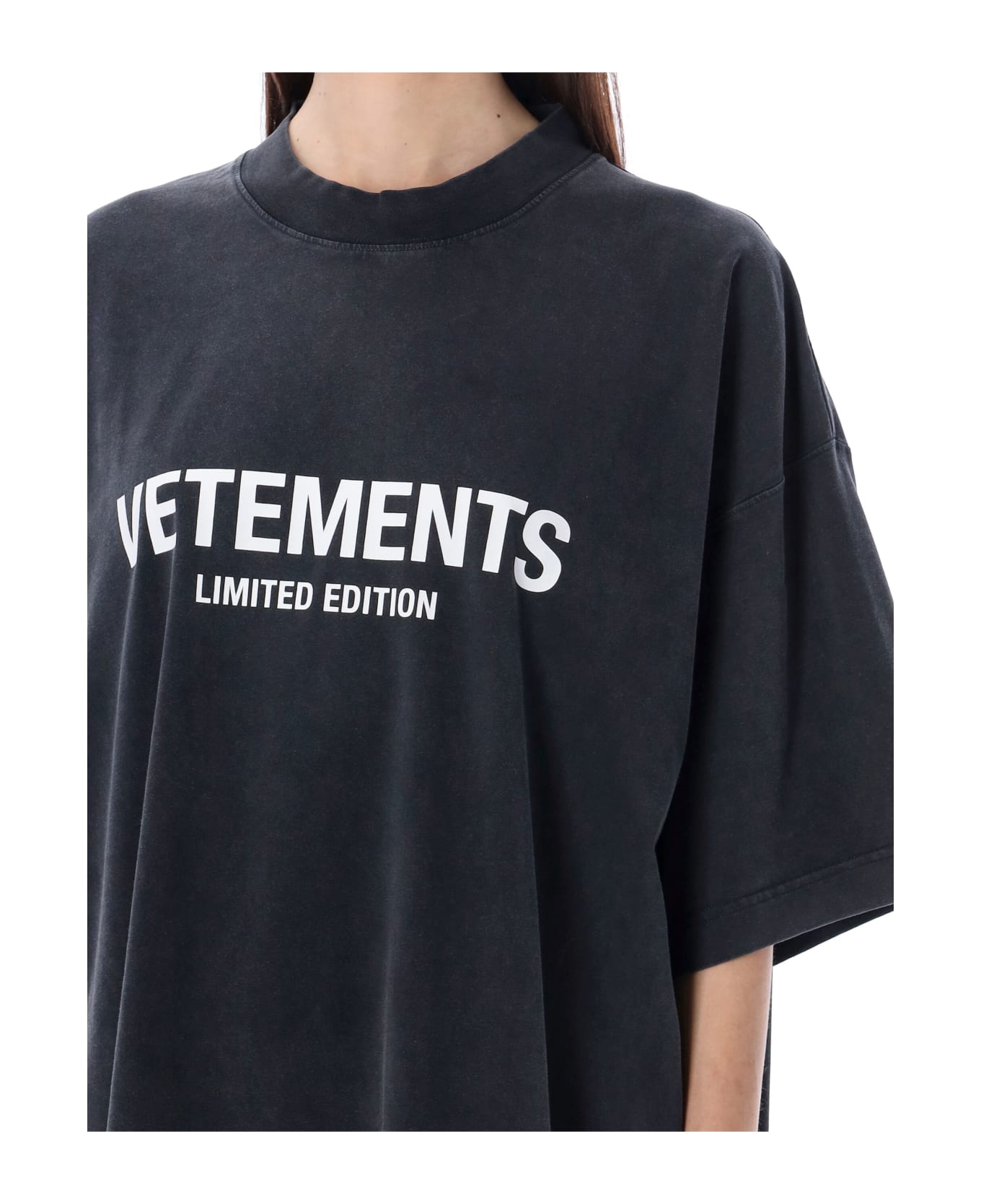 VETEMENTS Logo Limited Edition T-shirt - WASHED BLACK