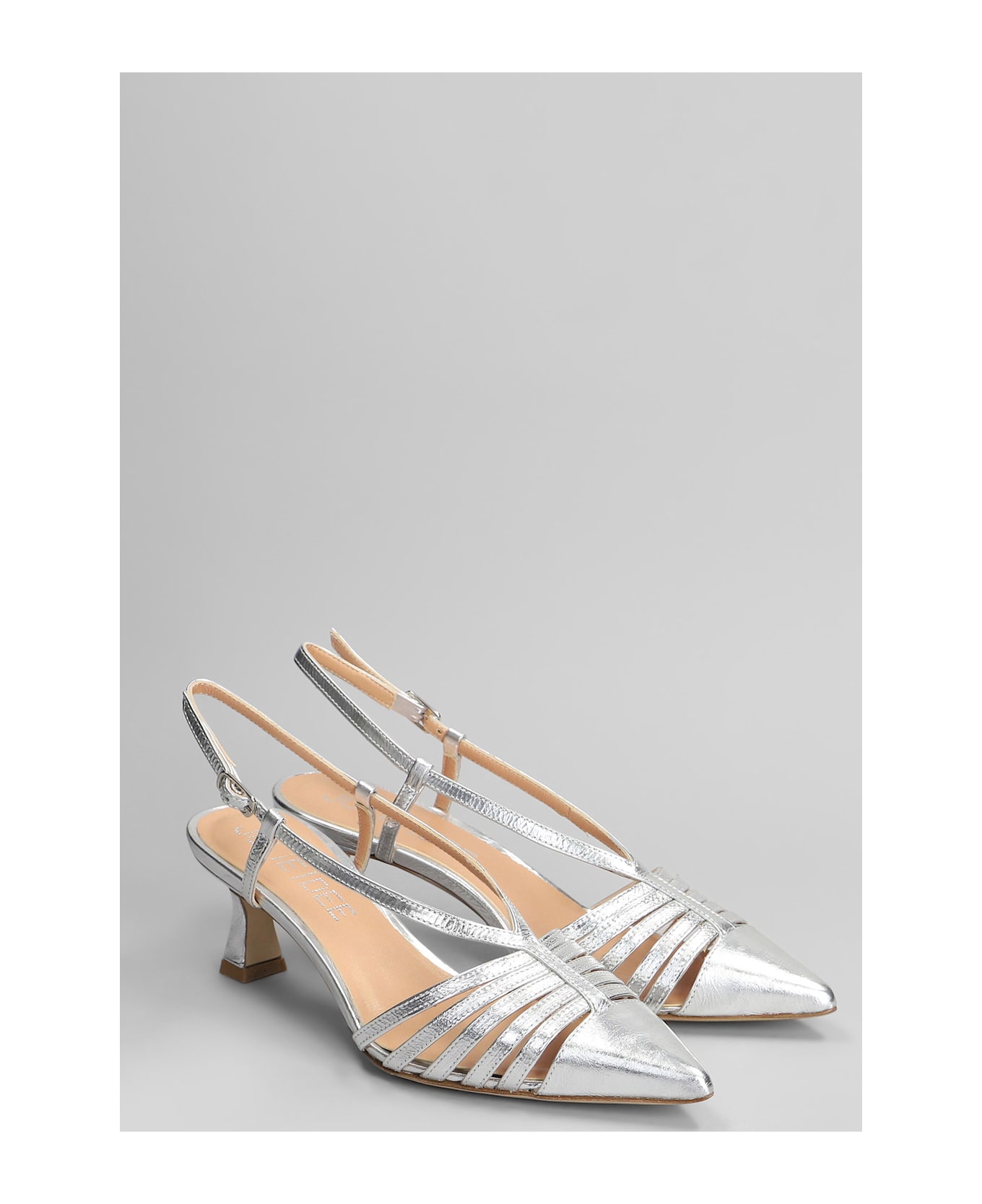 Julie Dee Pumps In Silver Leather - silver