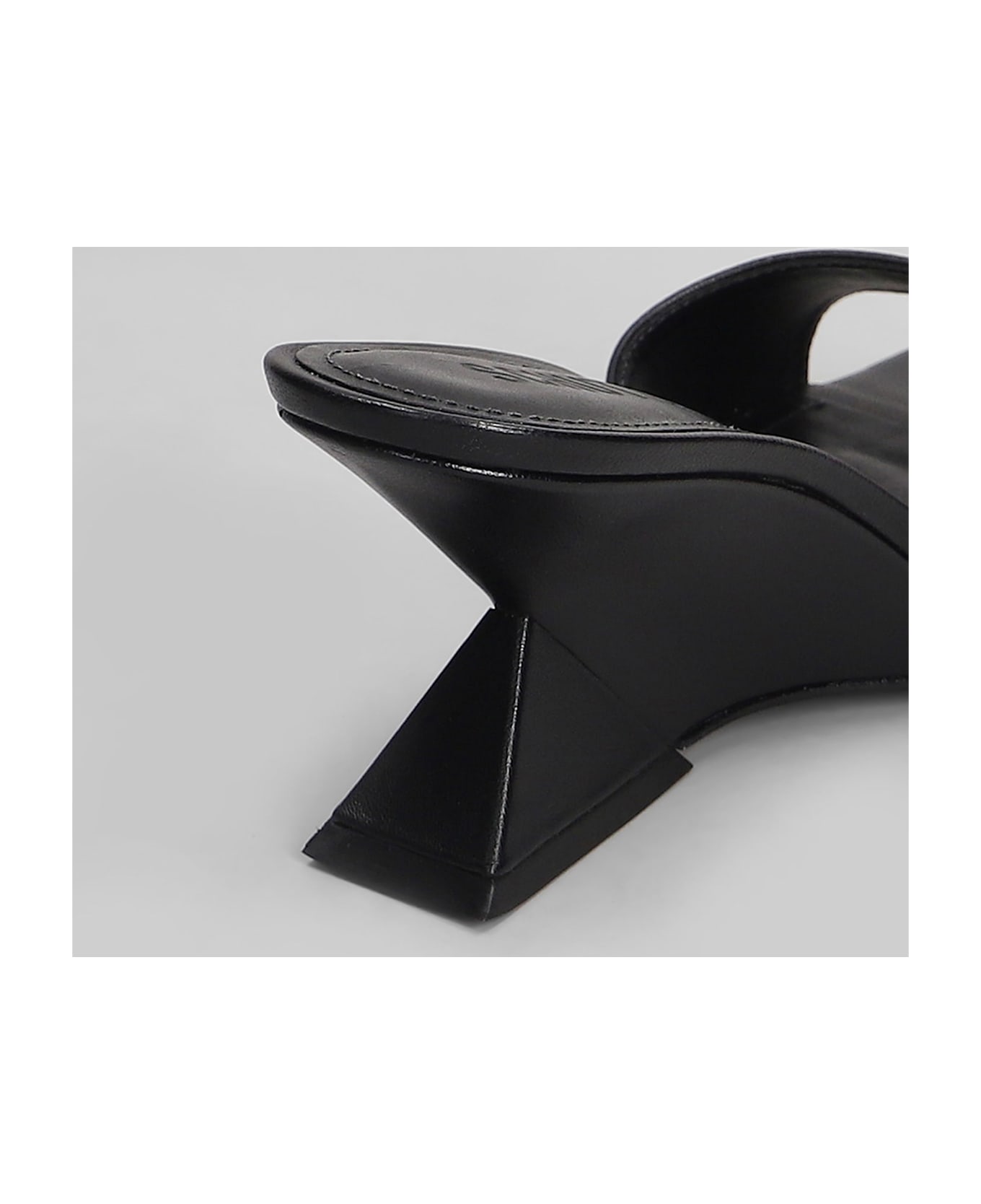 Schutz Abbie Sculpt Slipper-mule In Black Leather - black