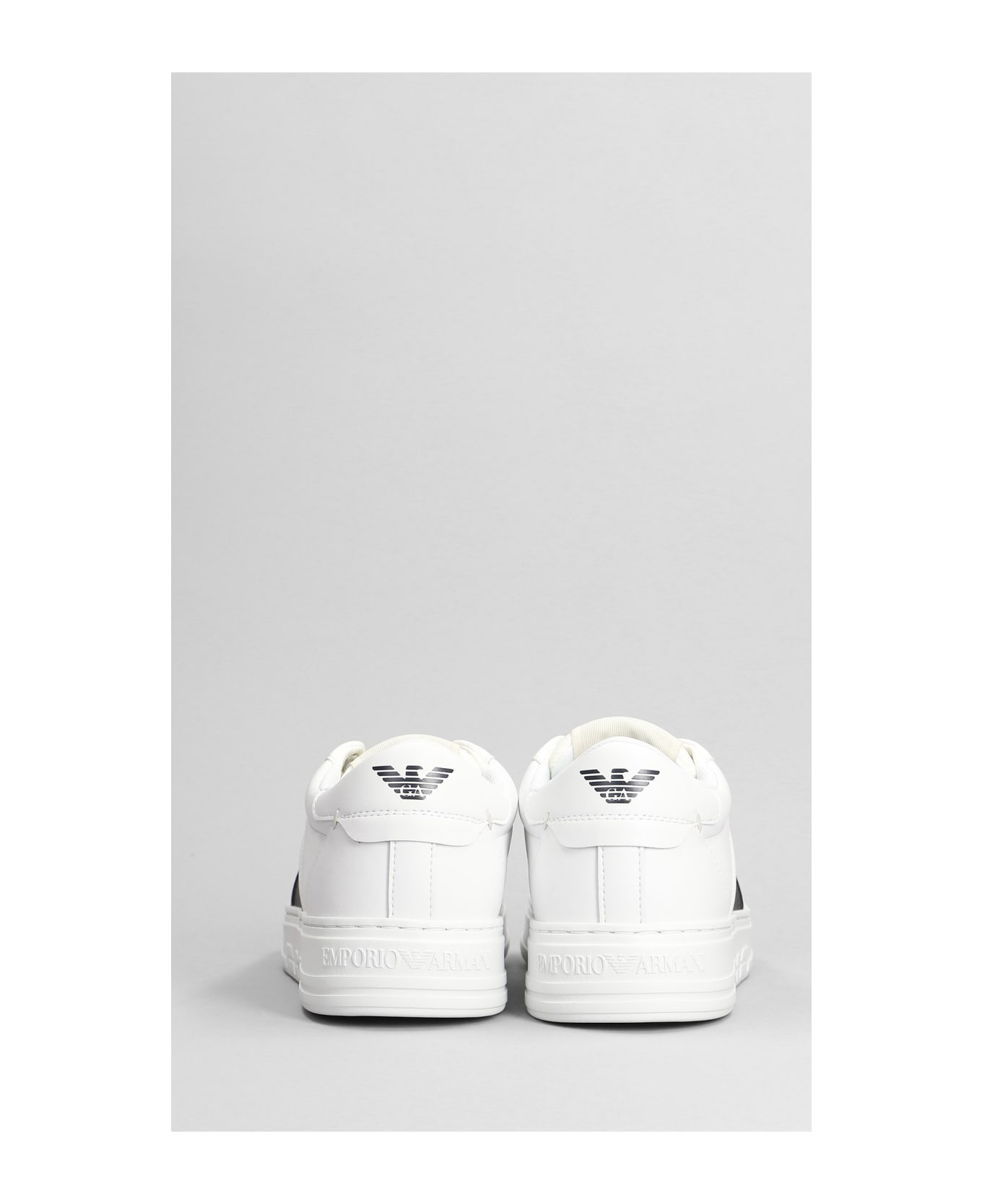 Emporio Armani Sneakers In White Leather - Bianco/blu scuro