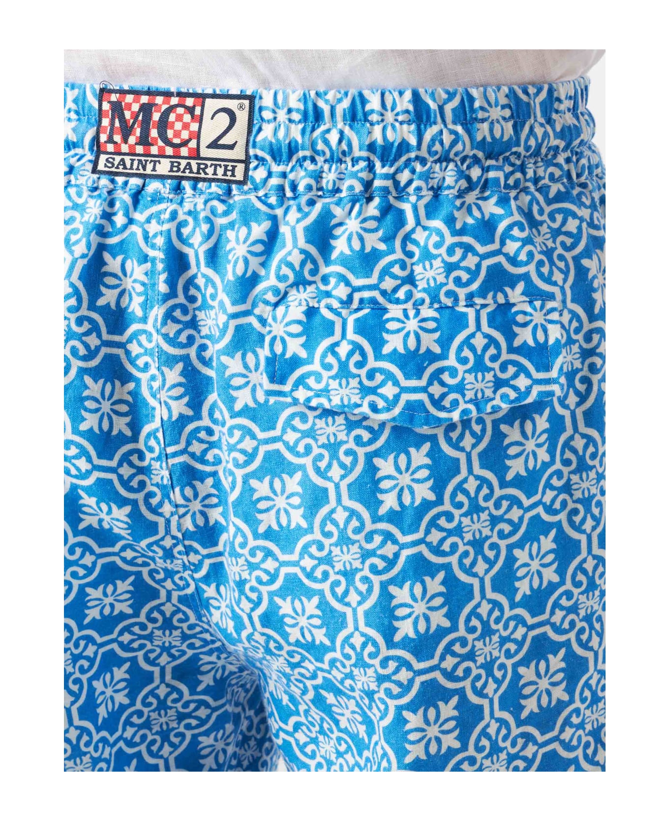 MC2 Saint Barth Man Linen Bermuda Shorts With White And Light Blue Majolica Print - BLUE ショートパンツ