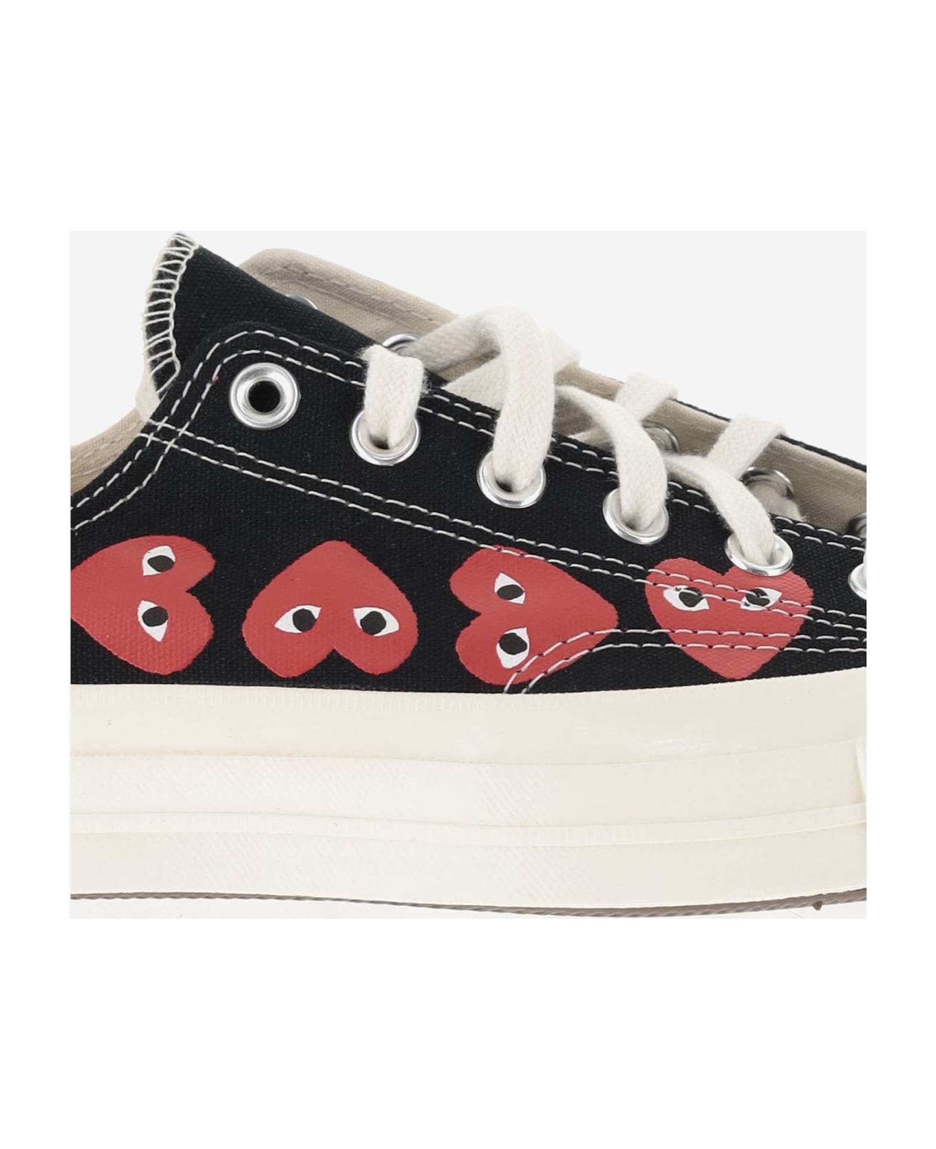 slipped on a set of calf-high brown boots Converse X Comme Des Garçons Play Chuck 70 Sneakers - Black