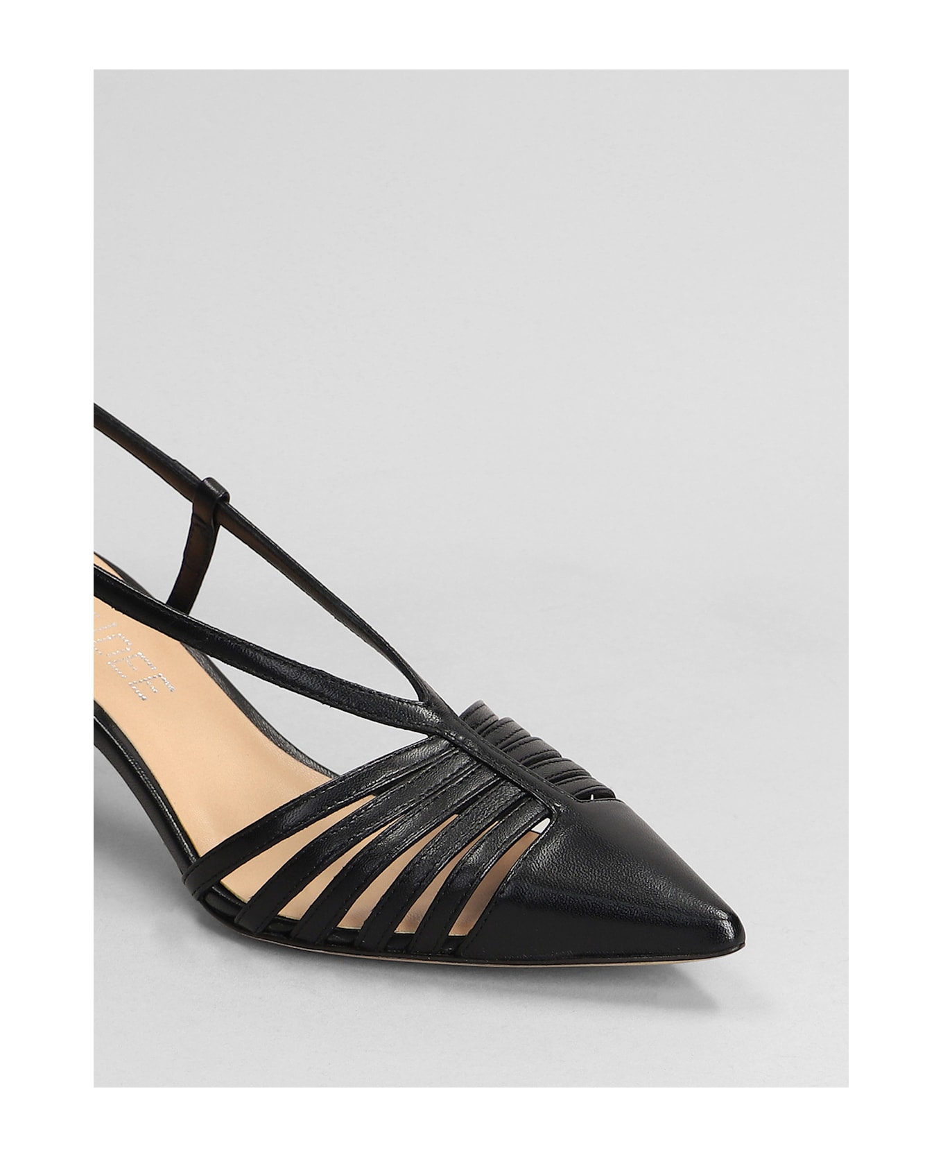 Julie Dee Pumps In Black Leather - black