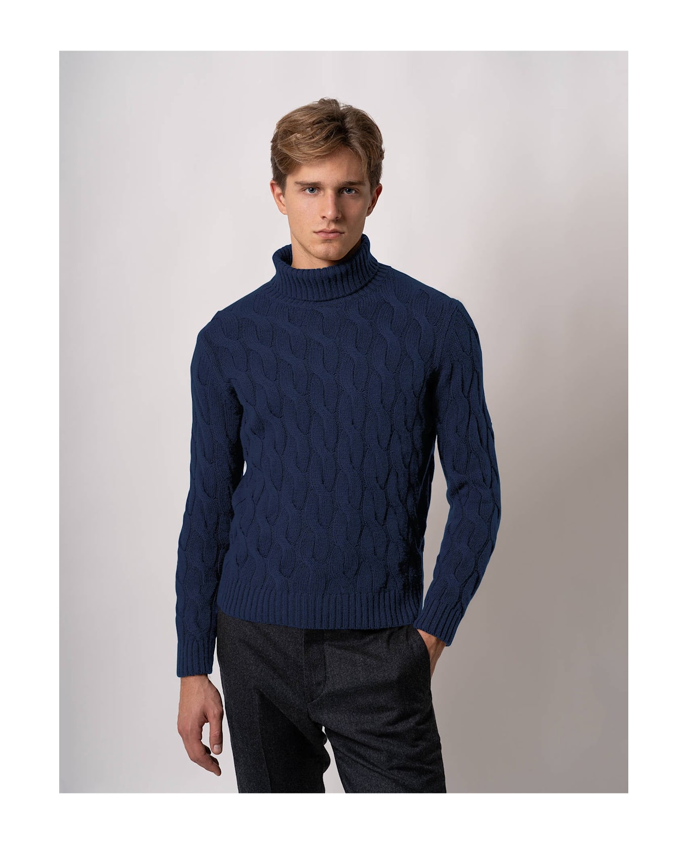 Larusmiani Turtleneck Sweater Col Du Pillon Sweater - Blue