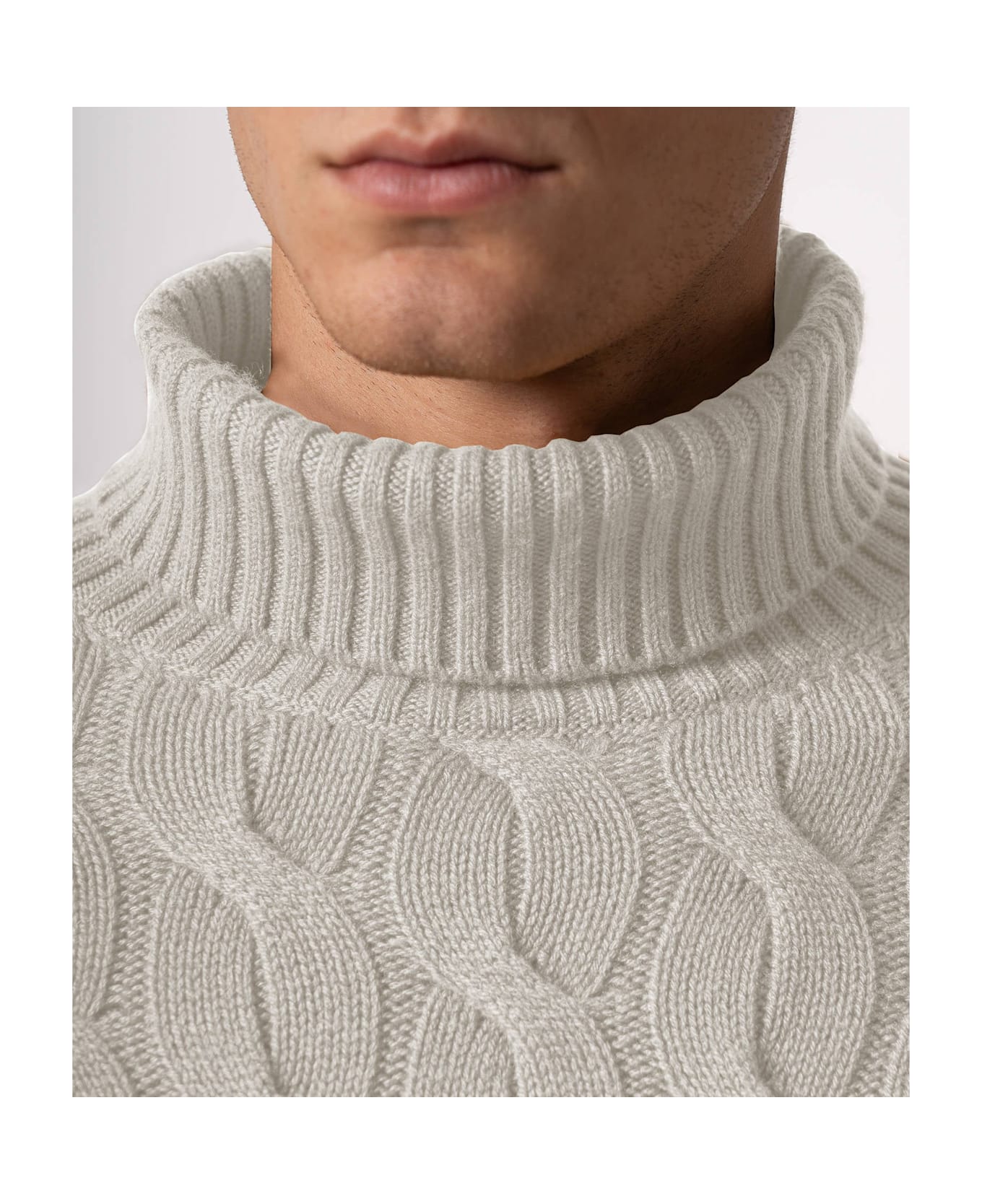 Larusmiani Turtleneck Sweater Col Du Pillon Sweater - Ivory