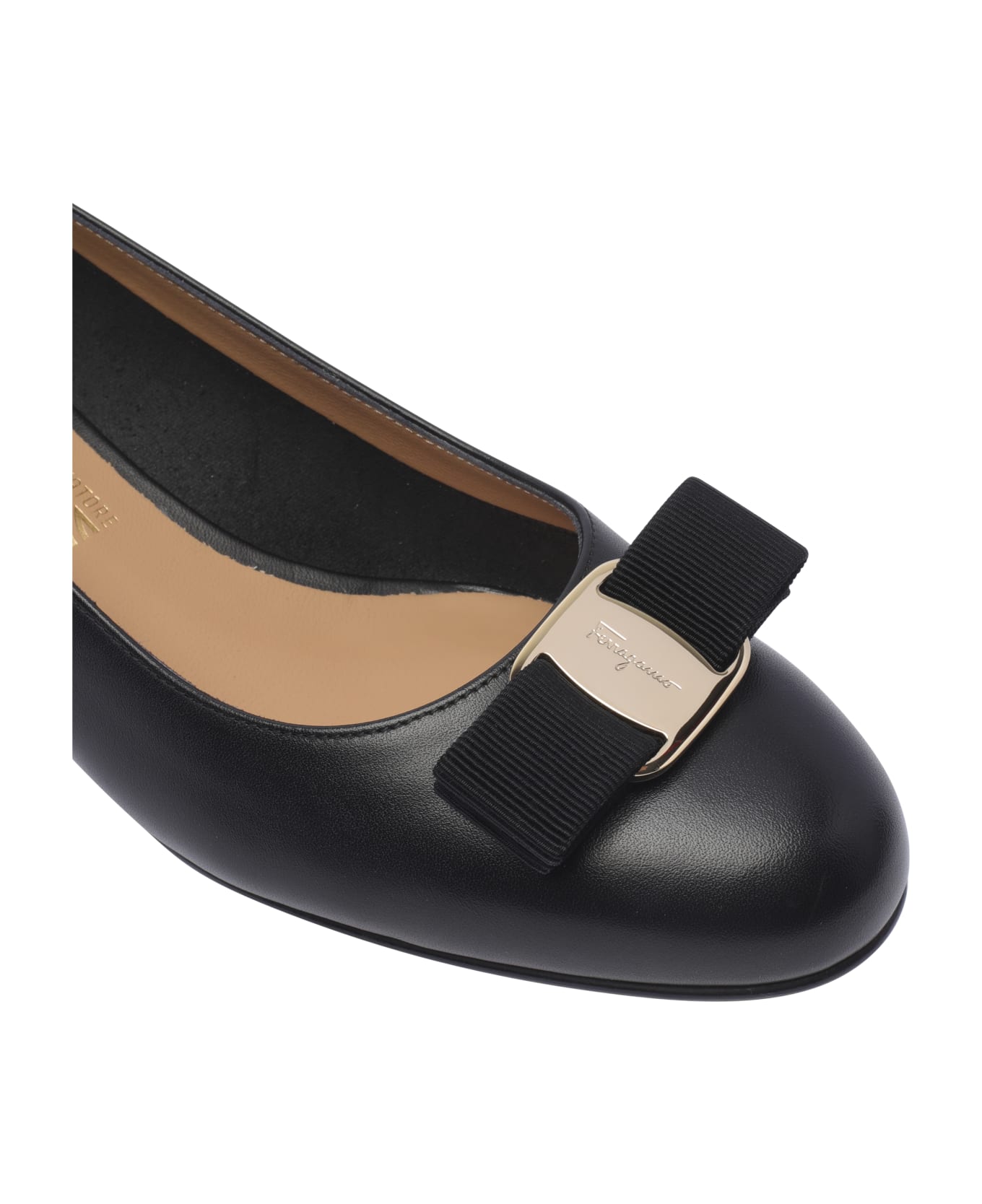 Ferragamo Vara Pumps - Black