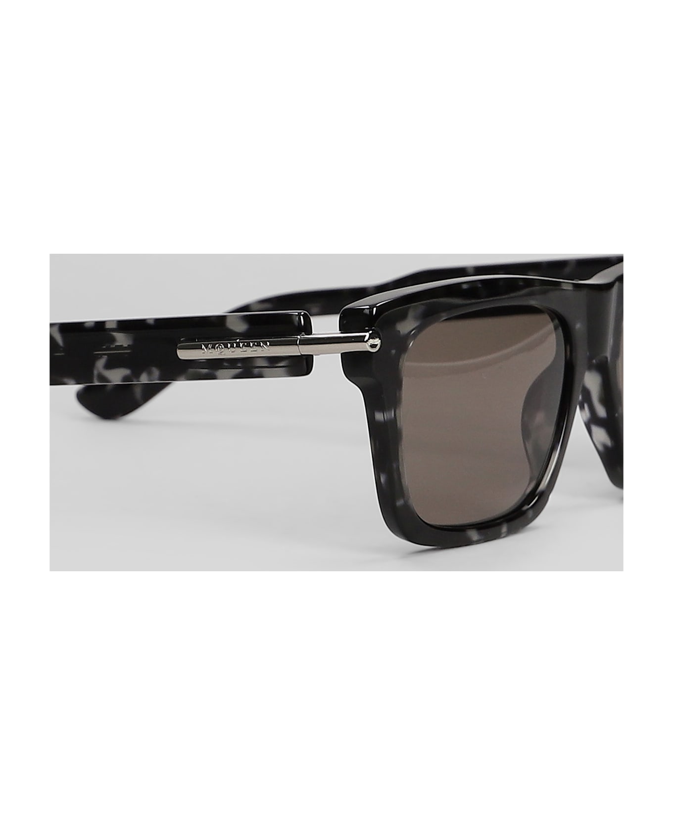 Alexander McQueen Sunglasses In Black Acetate - black