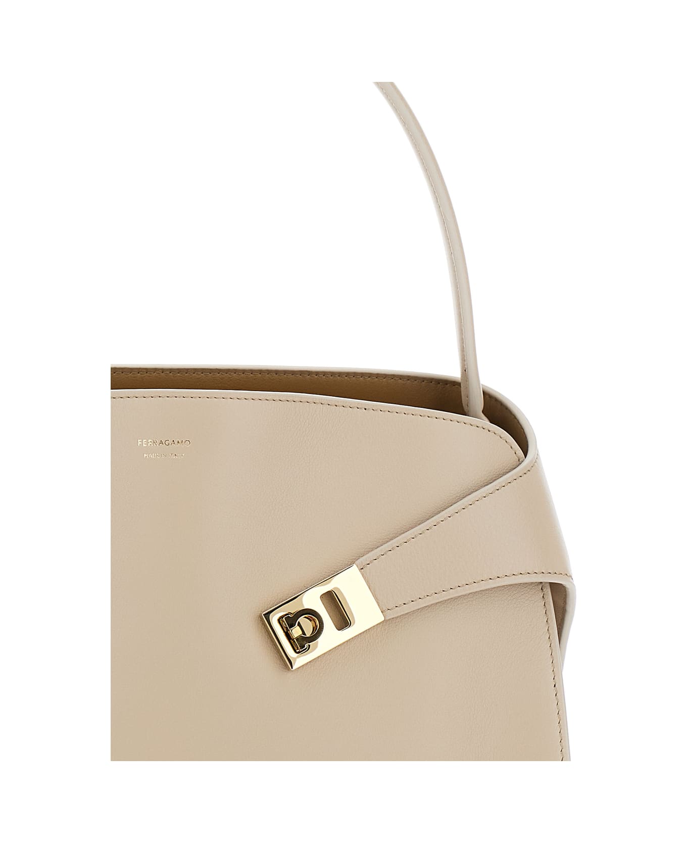 Ferragamo Hug Sh S Shoulder Bag 34,0x15,5x25,5 - Beige