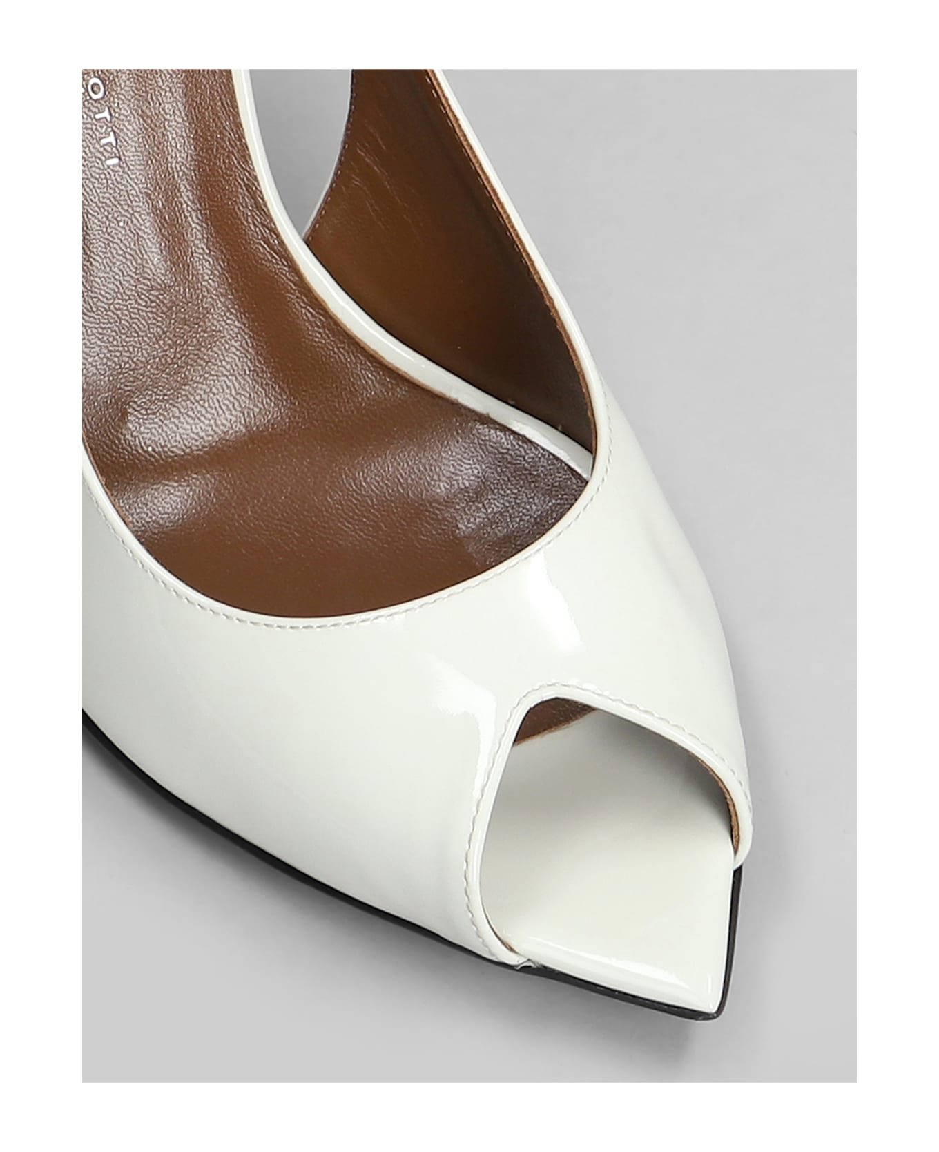 Giuseppe Zanotti Intriigo Pumps In White Patent Leather - white