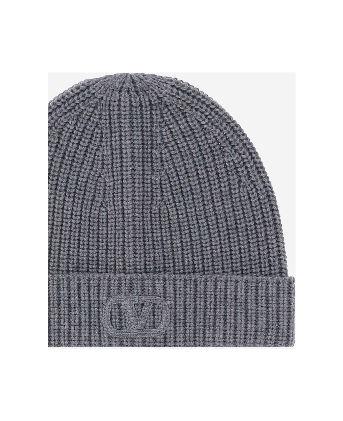 Valentino Garavani Wool Beanie With Logo - Grey