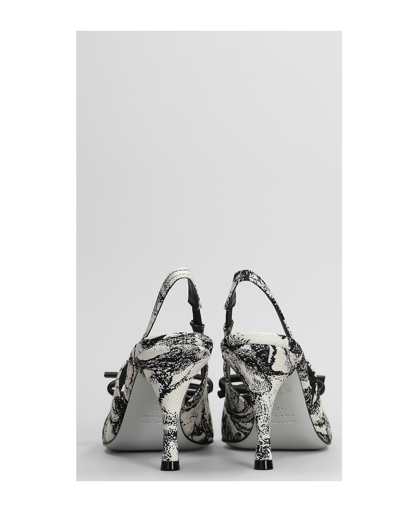 Roberto Festa Marigold Pumps In White Fabric - white