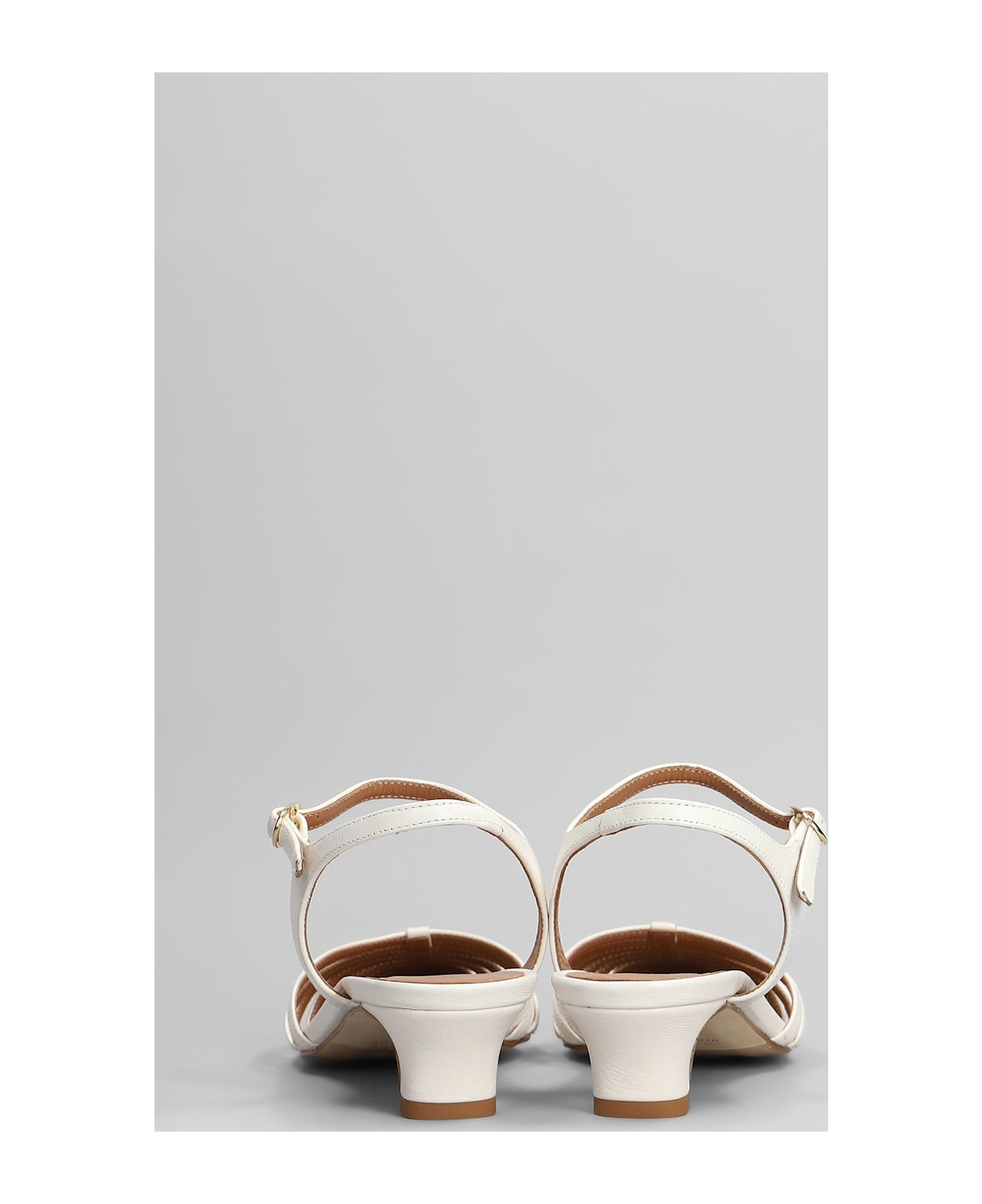 Julie Dee Pumps In White Leather - white