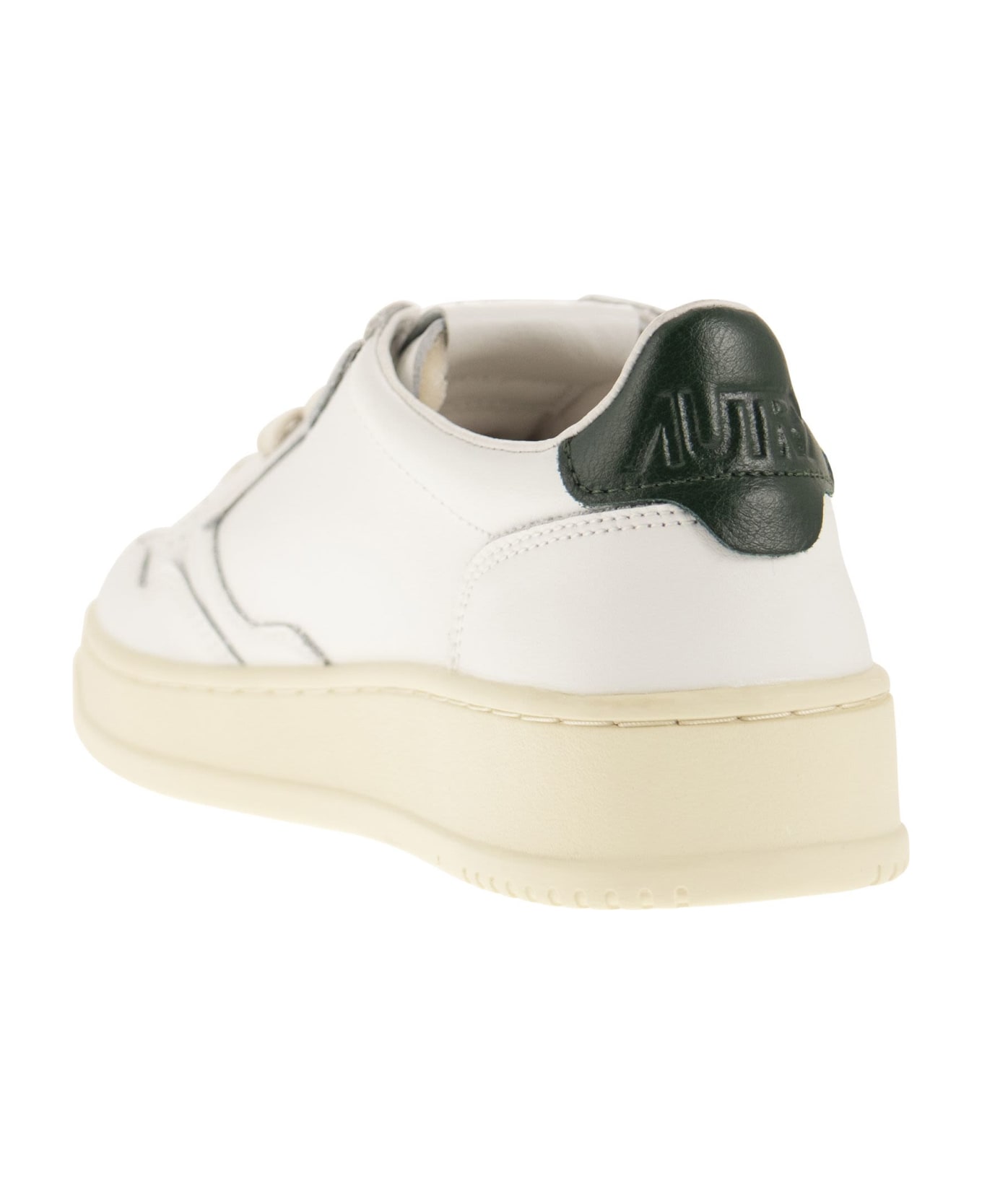 Autry 'medalist' Low-top Sneakers - White/musk