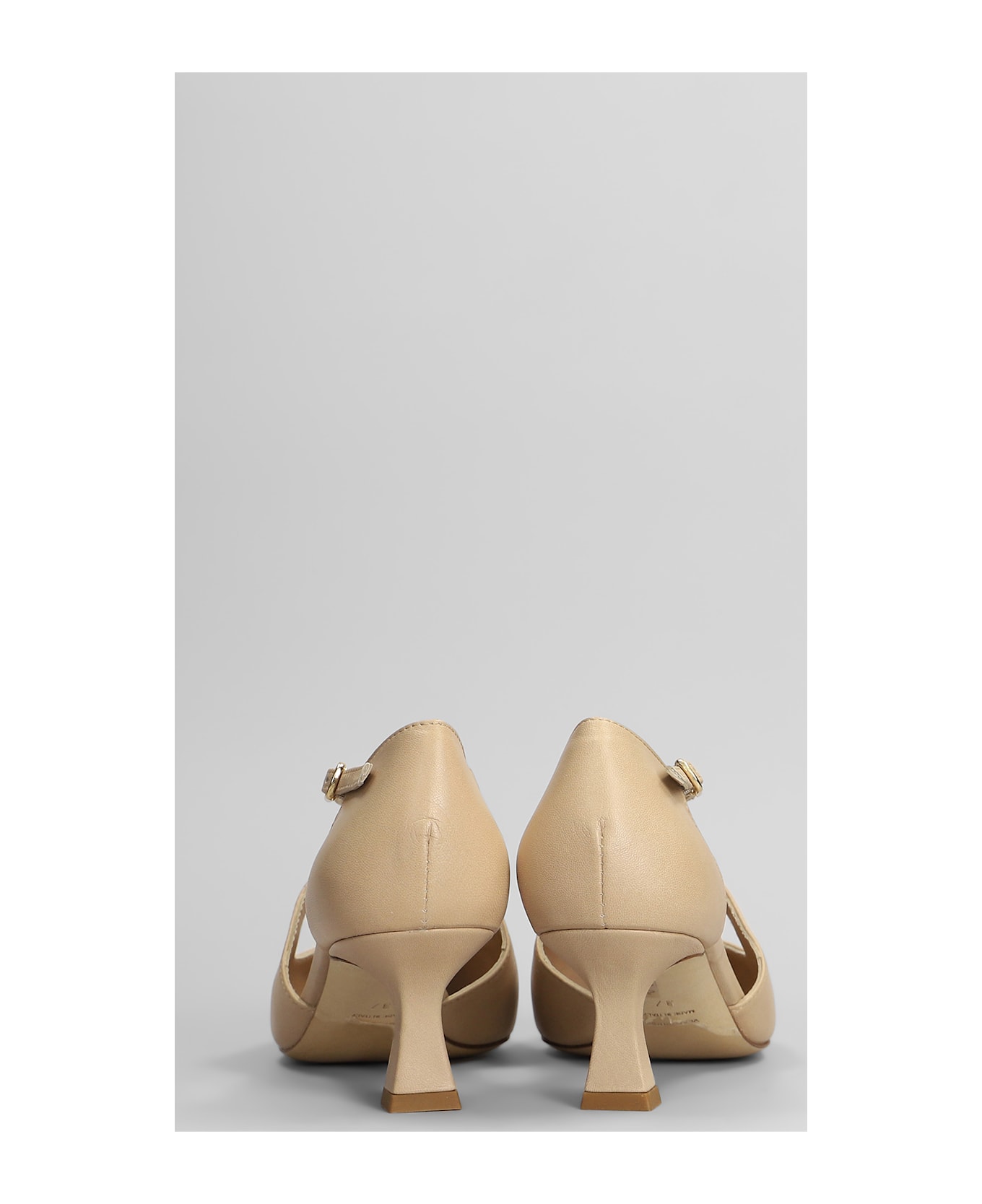 Julie Dee Pumps In Powder Leather - powder