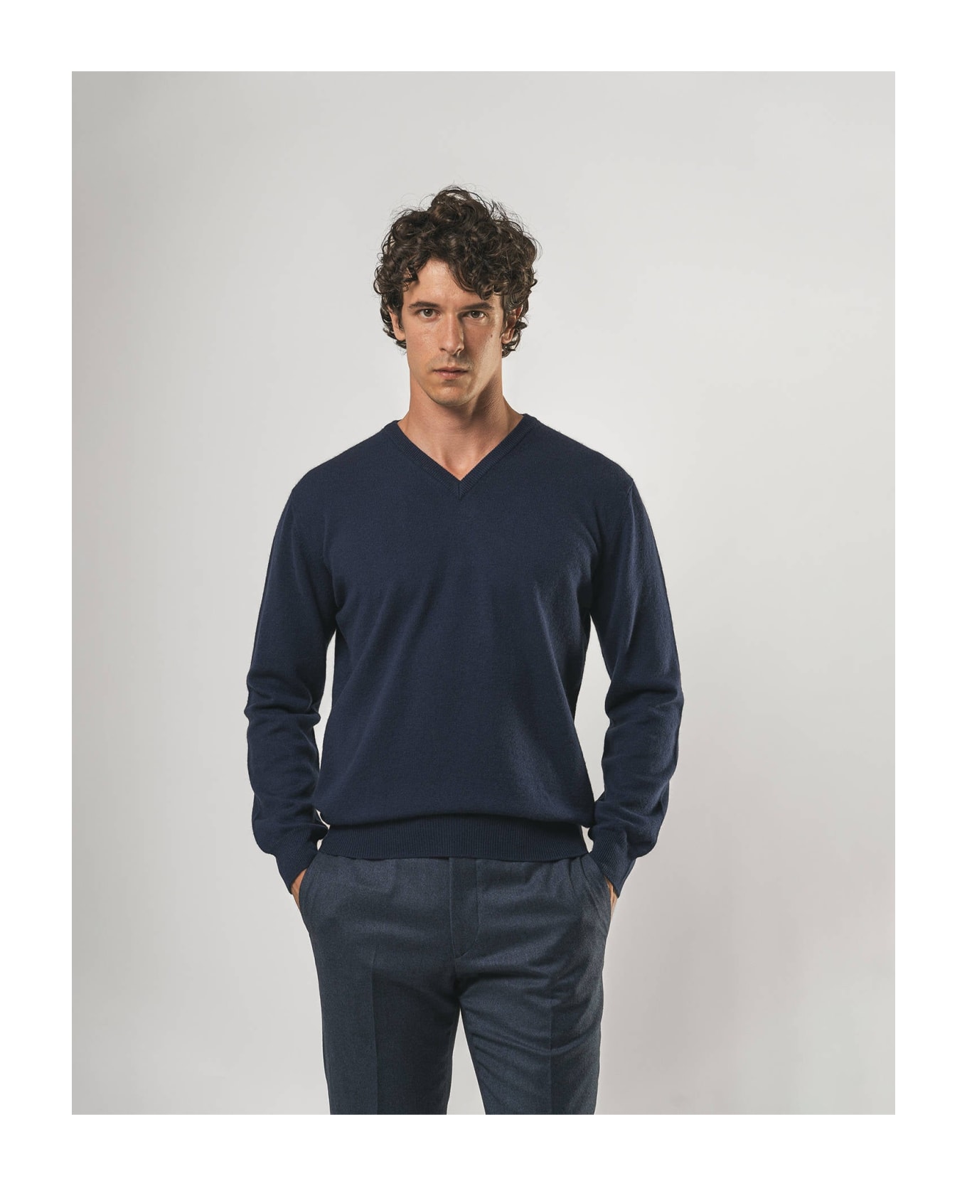 Larusmiani V-neck Sweater Bachelor Sweater - Navy