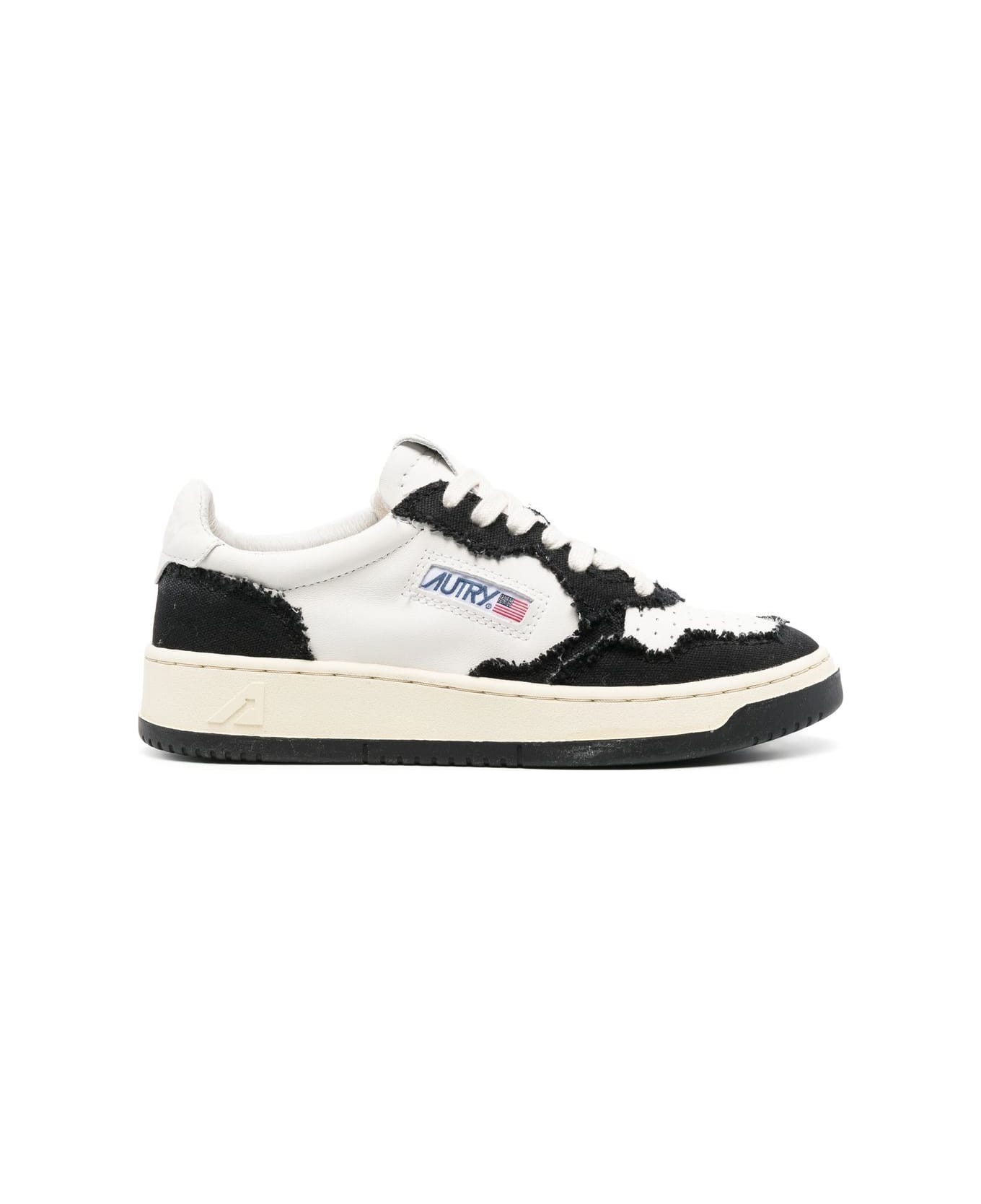 Autry Medalist Low Sneakers - white/black