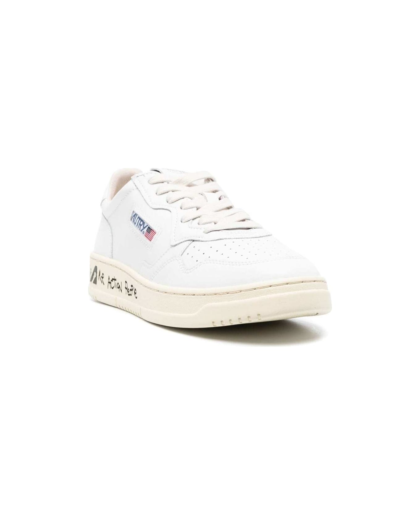 Autry 'medalist Low' White Sneakers With Tonal Heel Tab And Writing On Platform In Leather Man - White