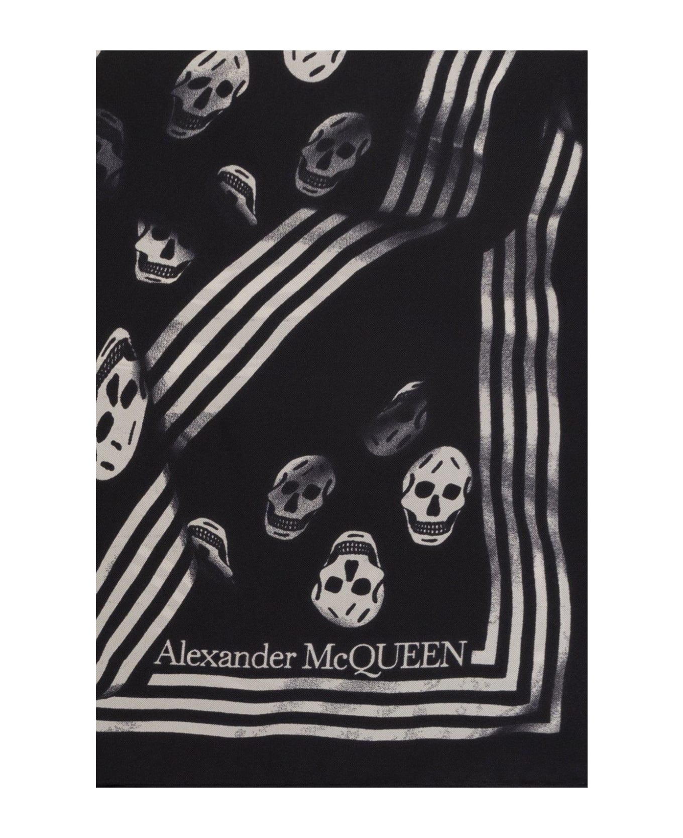 Alexander McQueen All Over Skull Print Scarf - BLACK