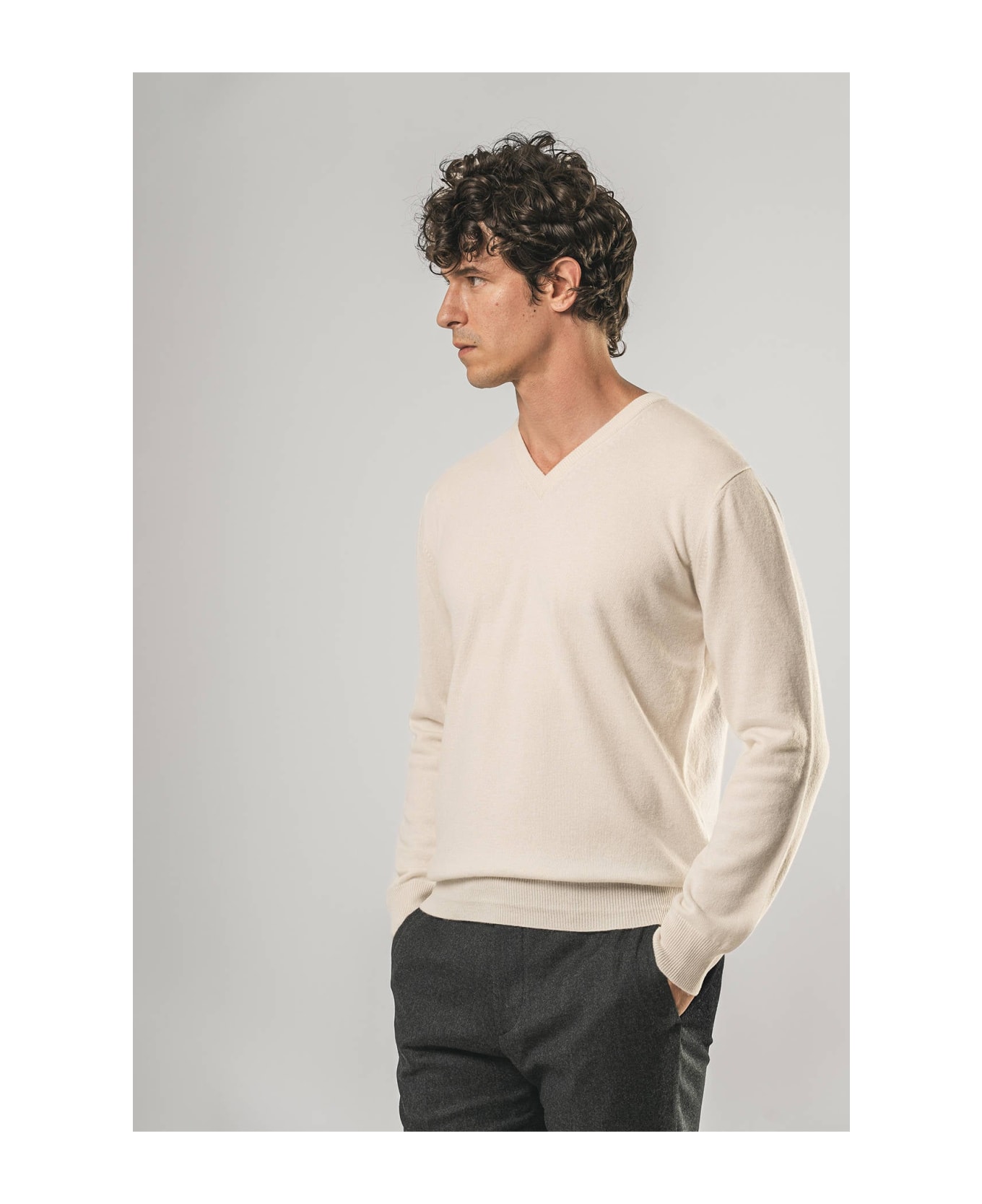 Larusmiani V-neck Sweater Bachelor Sweater - Ivory