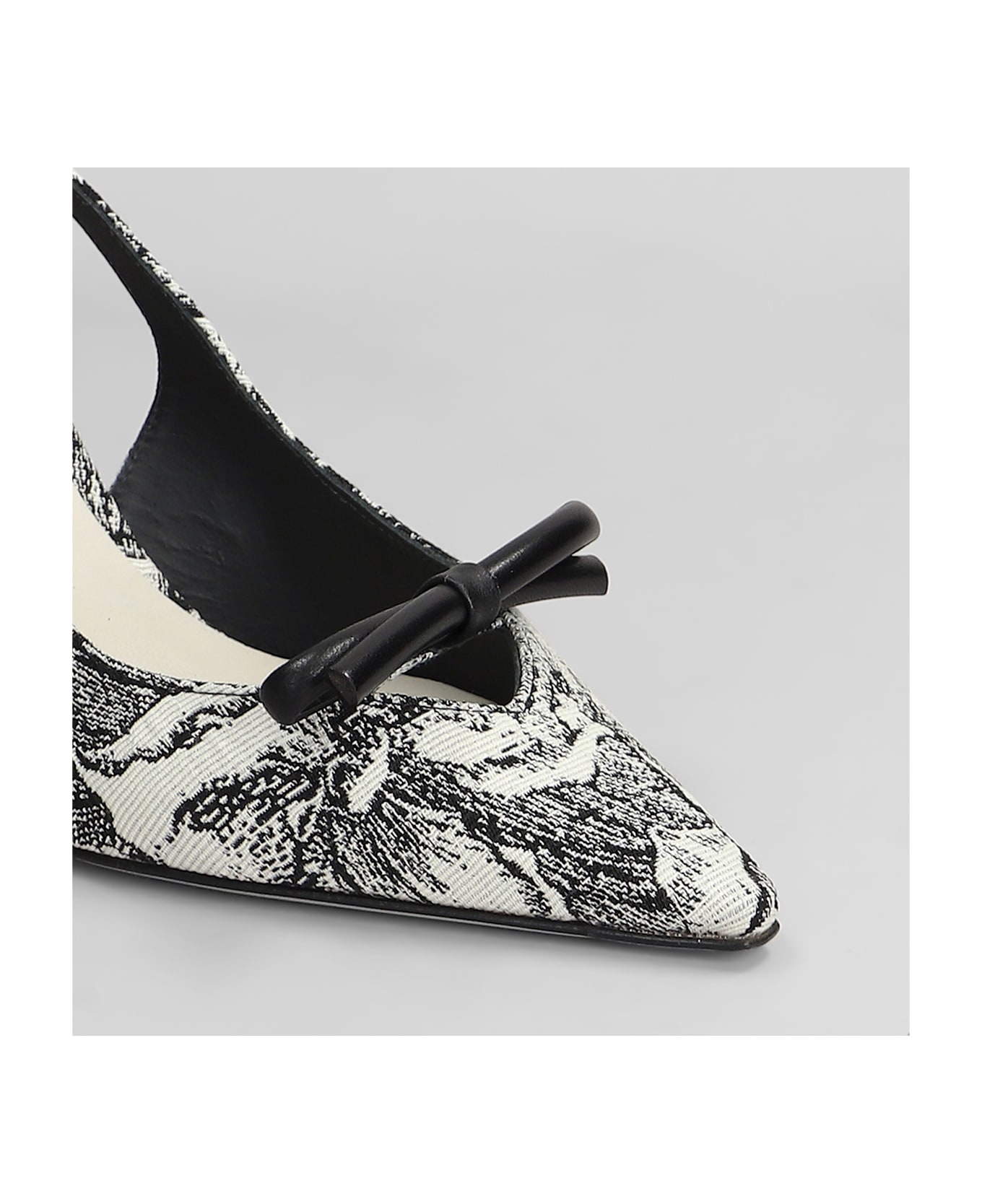 Roberto Festa Marigold Pumps In White Fabric - white