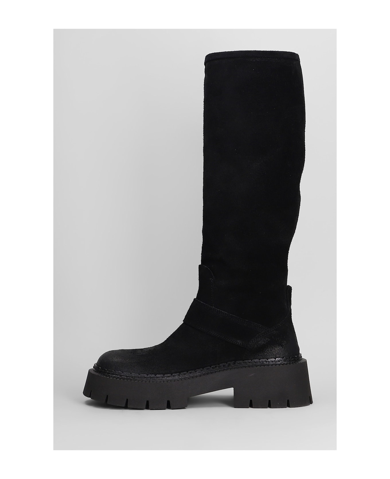 Vic Matié Rust 101 Low Heels Boots In Black Suede - black