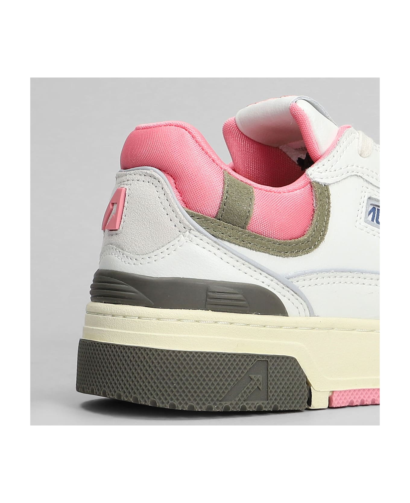 Autry Clc Low Sneakers In White Leather And Fabric - white