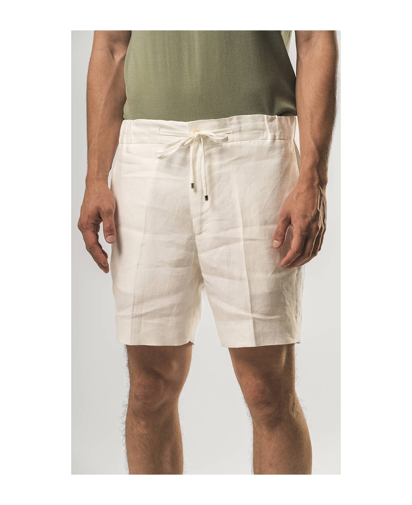 Larusmiani D20 Bermuda Shorts - White