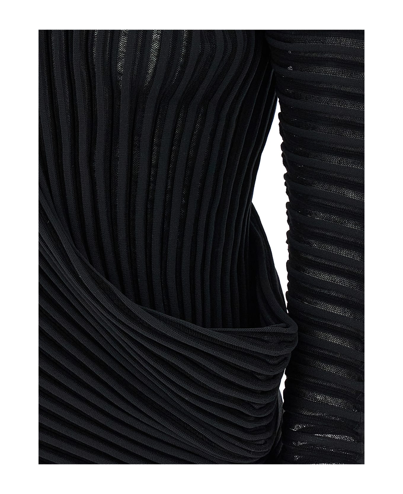 Issey Miyake 
stream
 Top - Black  