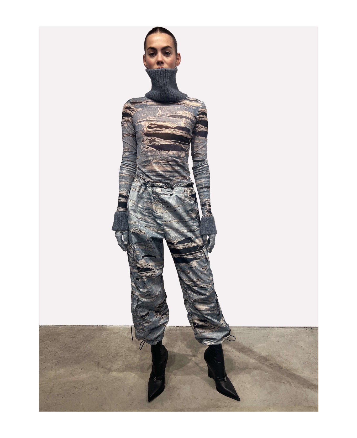 John Richmond Cargo Trousers miyake With Iconic Runway Denim-effect Pattern - Fantasia