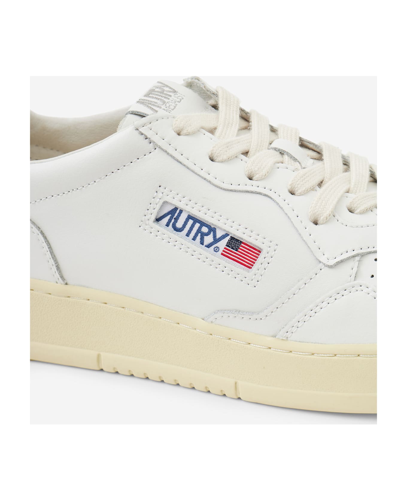 Autry 01 Low Sneakers - white
