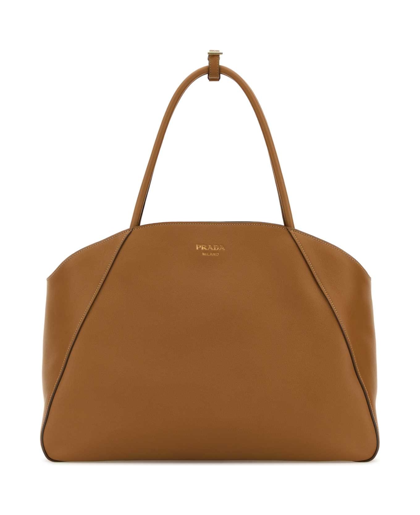 トートバッグ PRADA FW25 Caramel leather shopping bag (1BG5092CYS F03BH) Prada Caramel Leather Shopping Bag | italist